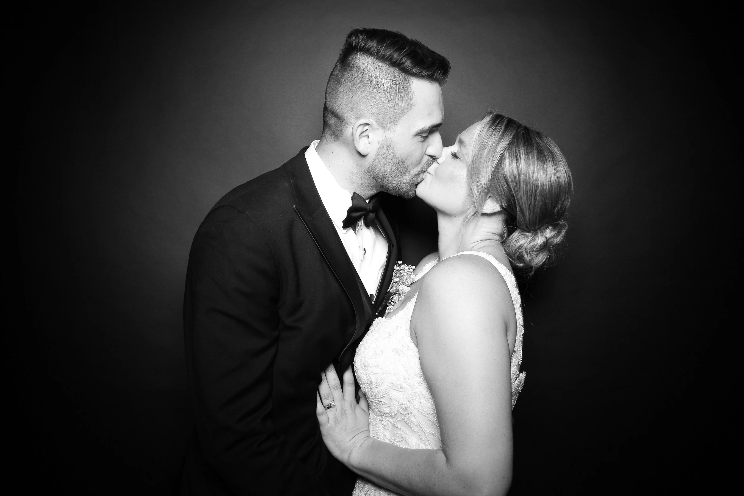 fotio-photobooth-bw-vintage-wedding-belvedere-2.jpg