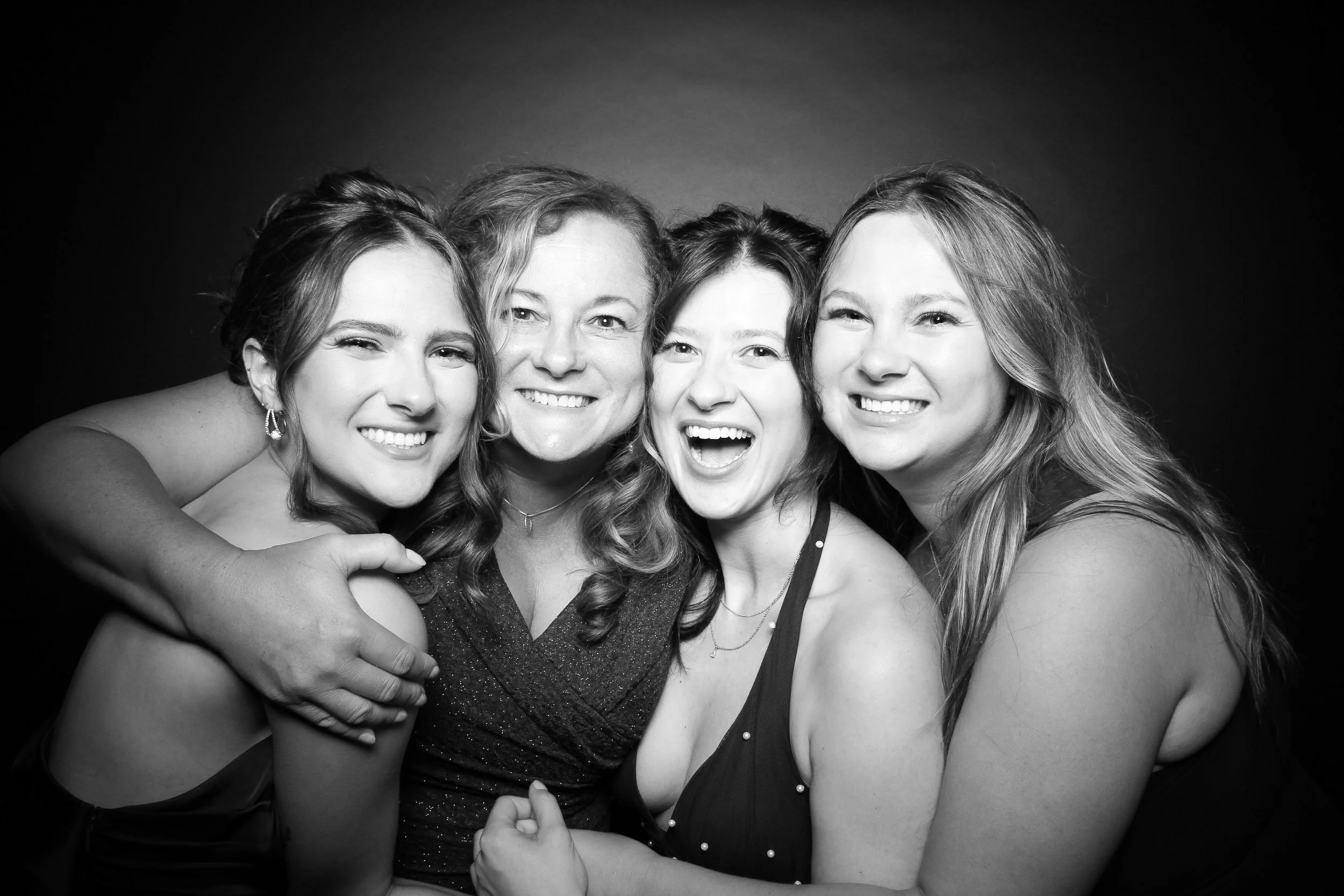 fotio-photobooth-bw-vintage-wedding-belvedere-4.jpg