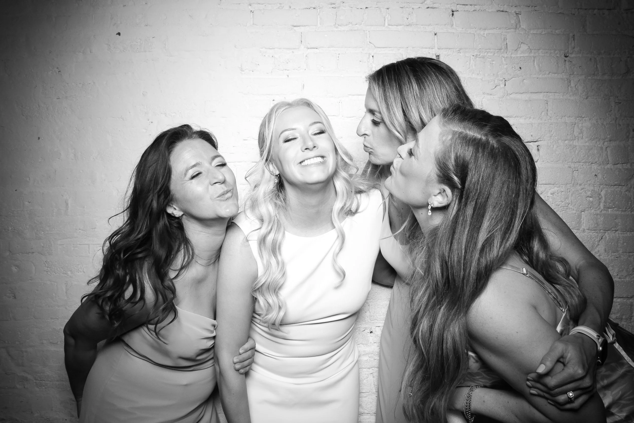 fotio-photobooth-bw-vintage-wedding-belvedere-2.jpg