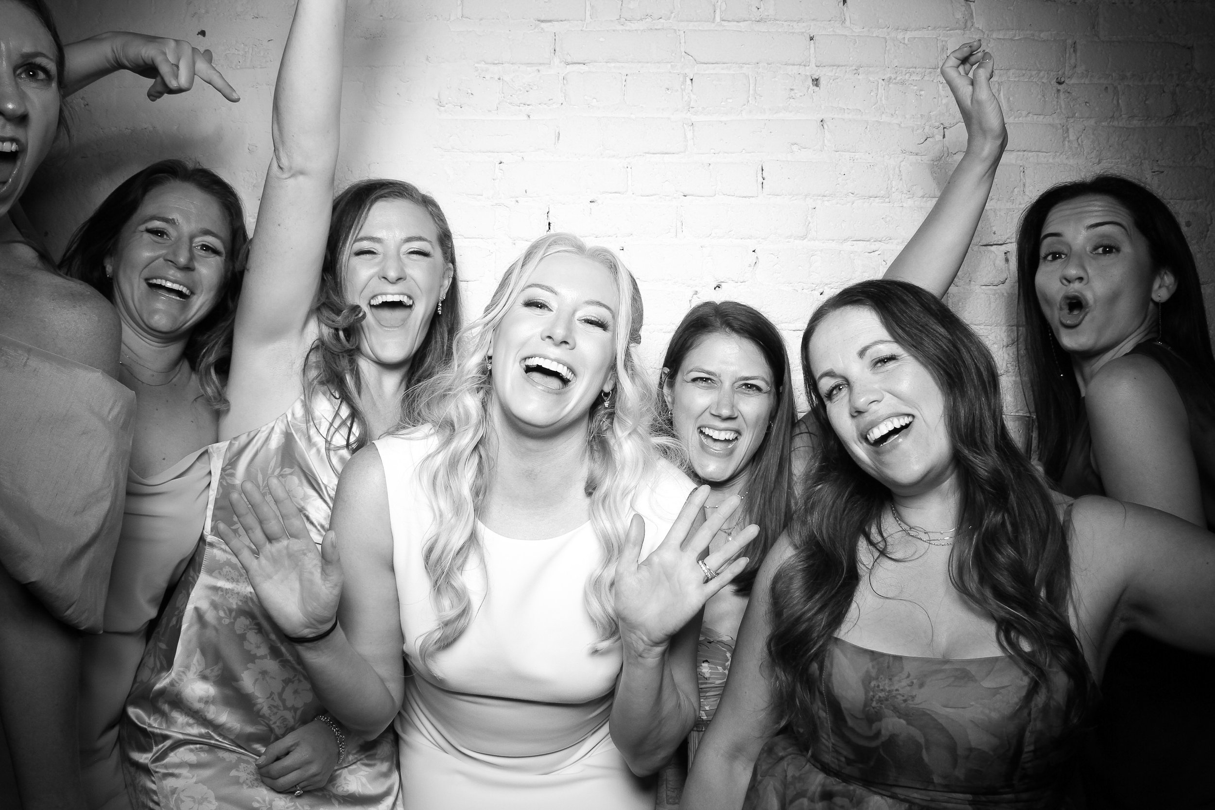 fotio-photobooth-bw-vintage-wedding-belvedere-6.jpg