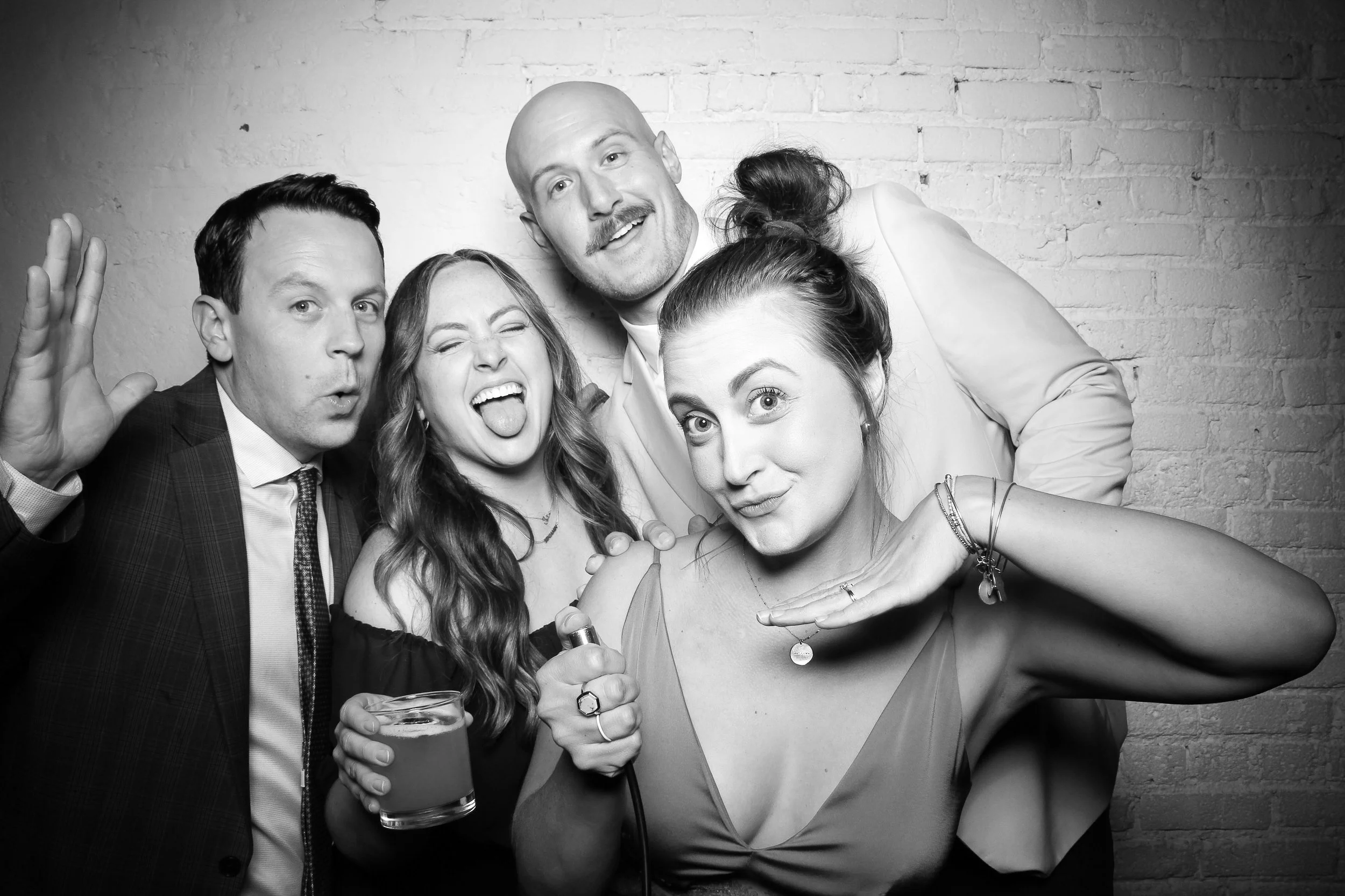 fotio-photobooth-bw-vintage-wedding-belvedere-8.jpg