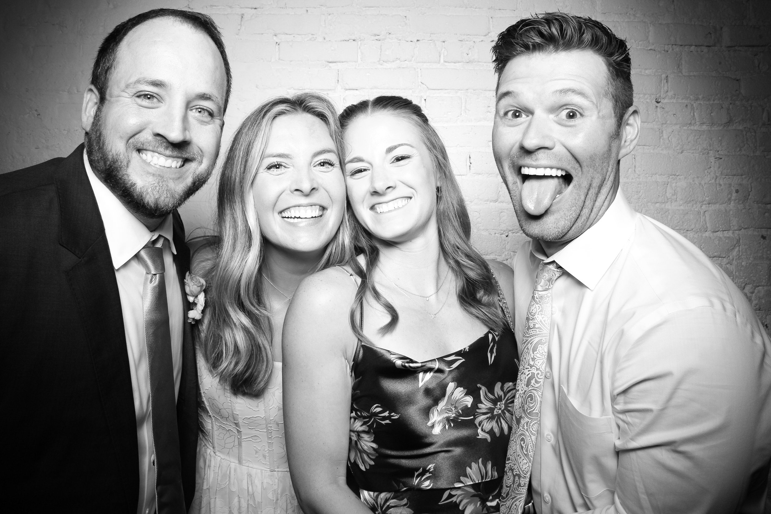 fotio-photobooth-bw-vintage-wedding-belvedere-11.jpg