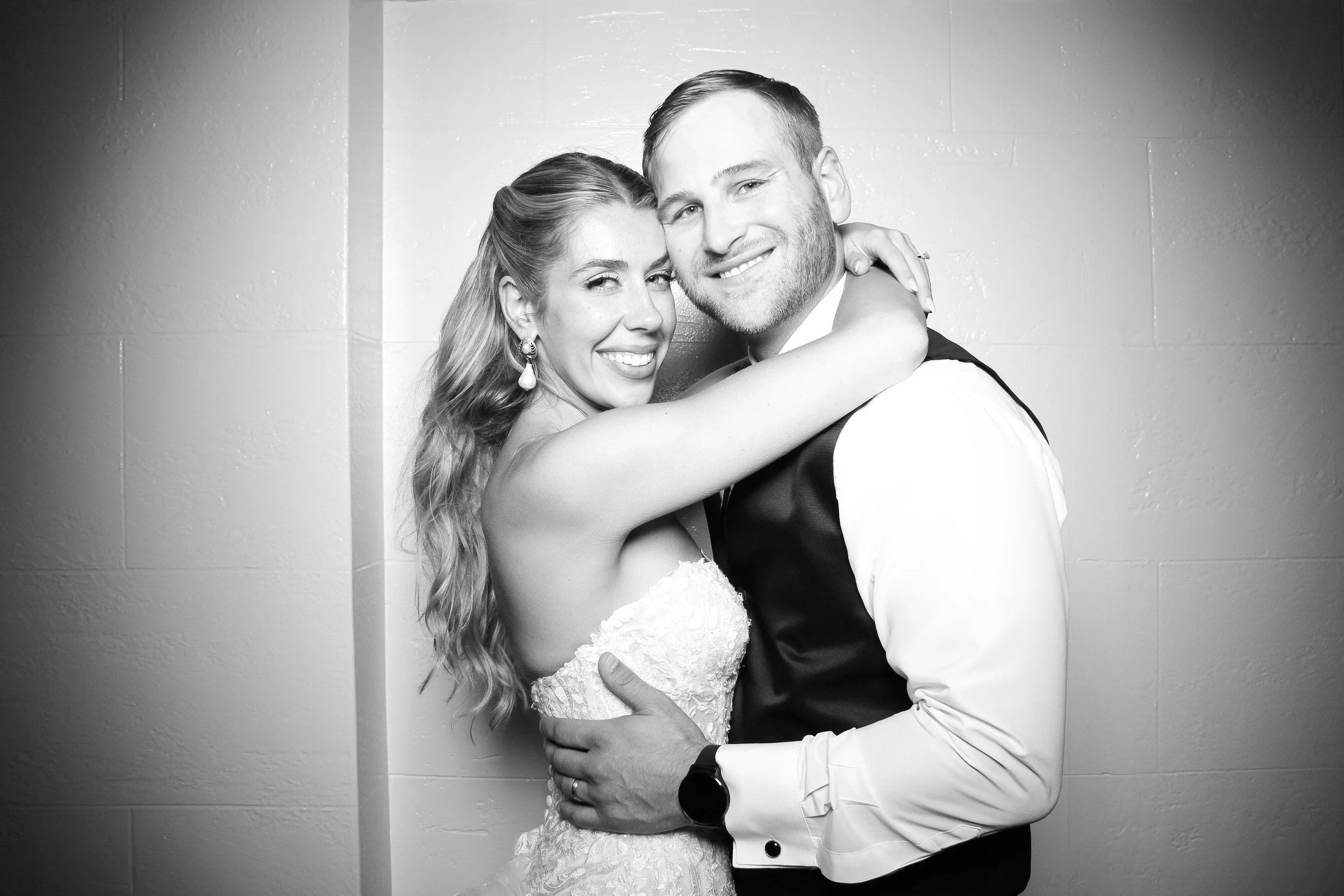 fotio-photobooth-bw-vintage-wedding-ravisloe-1.jpg