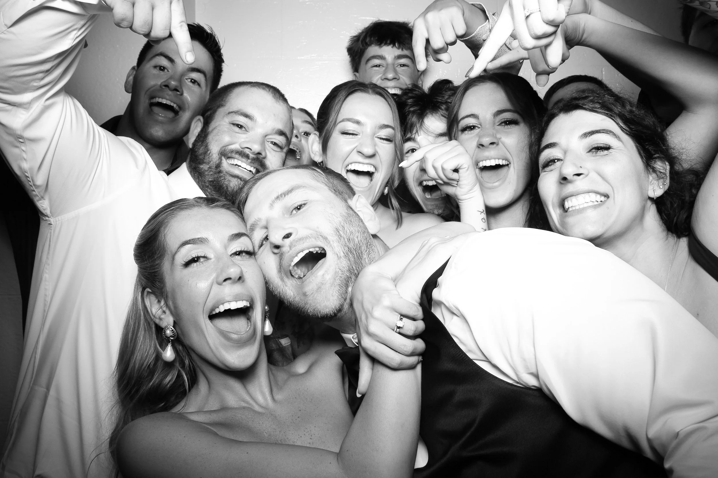 fotio-photobooth-bw-vintage-wedding-ravisloe-2.jpg