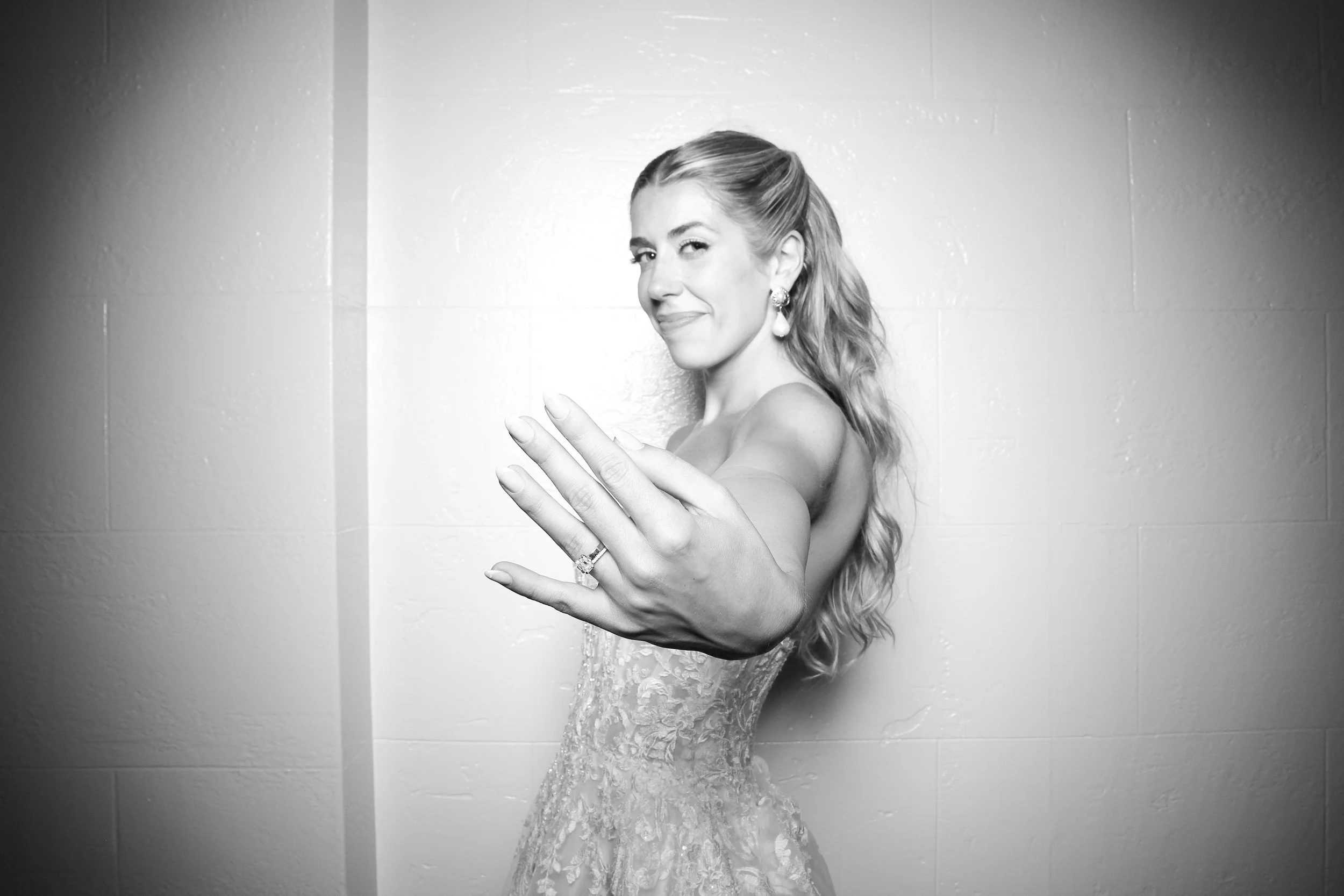 fotio-photobooth-bw-vintage-wedding-ravisloe-3.jpg