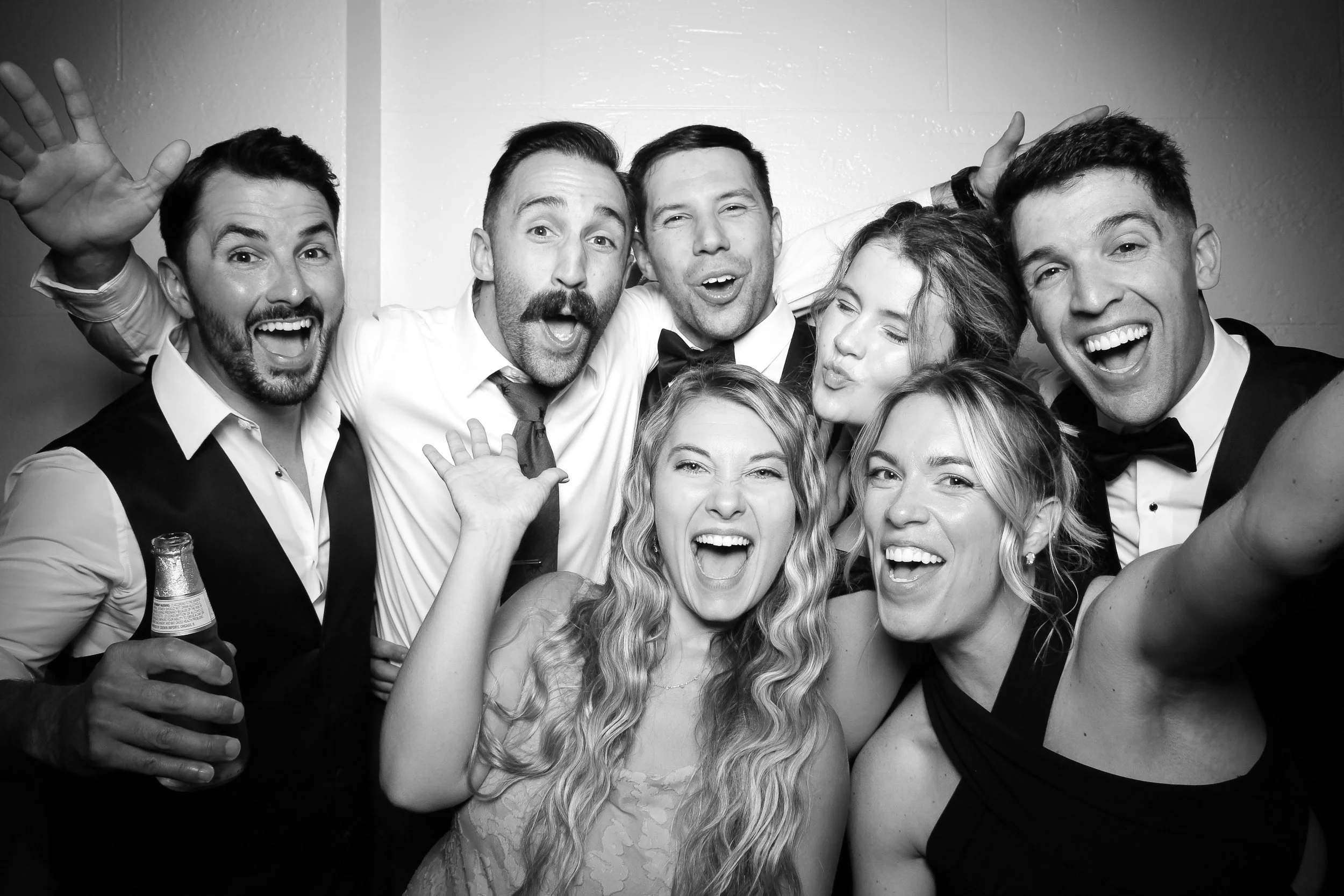 fotio-photobooth-bw-vintage-wedding-ravisloe-6.jpg
