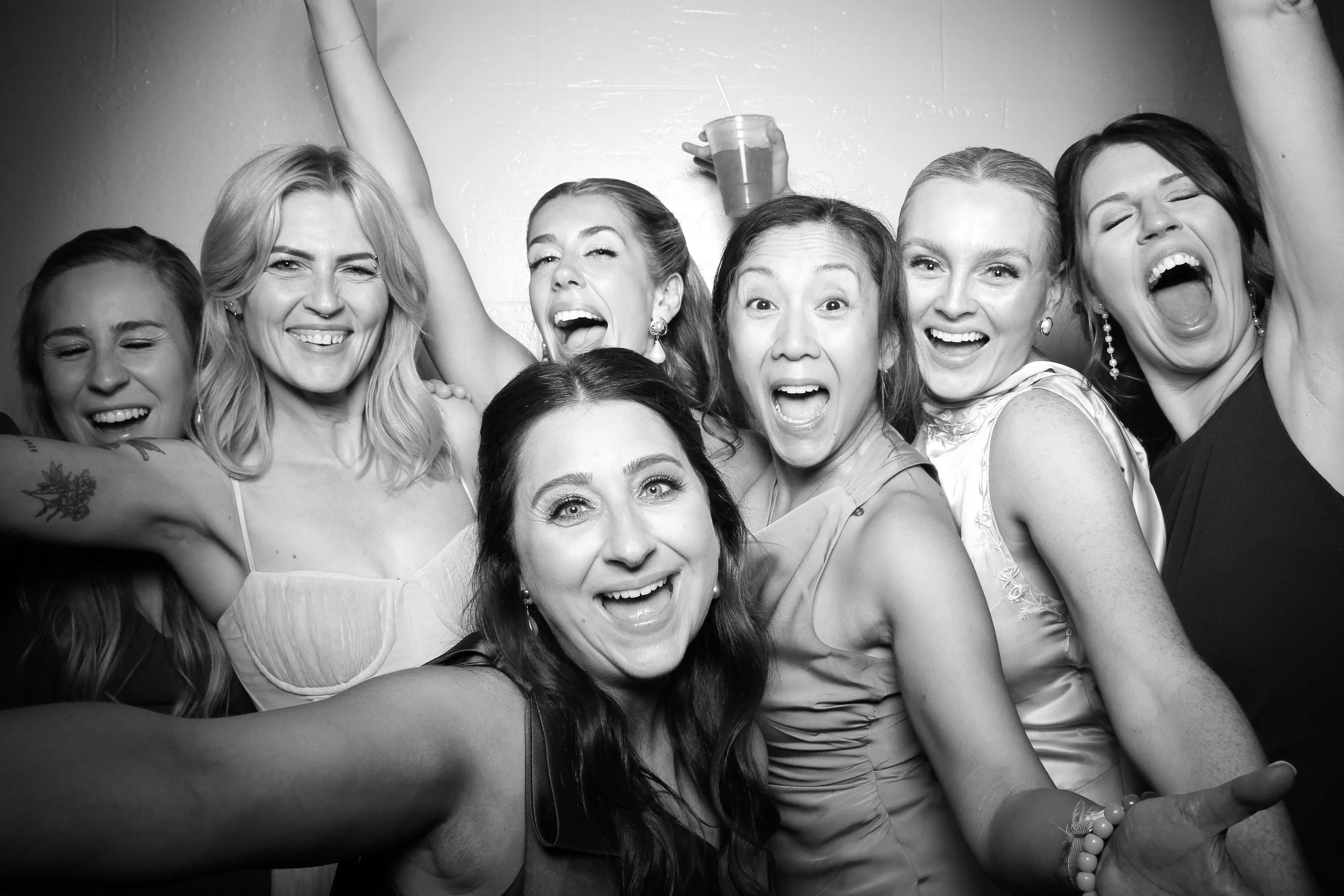 fotio-photobooth-bw-vintage-wedding-ravisloe-10.jpg