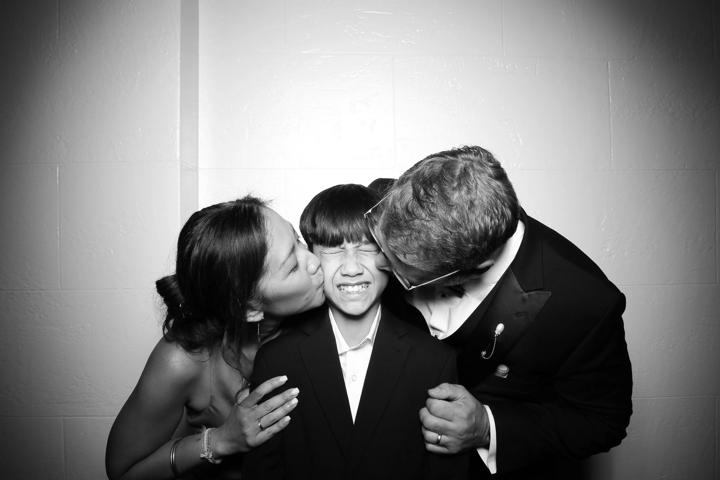 fotio-photobooth-bw-vintage-wedding-ravisloe-11.jpg