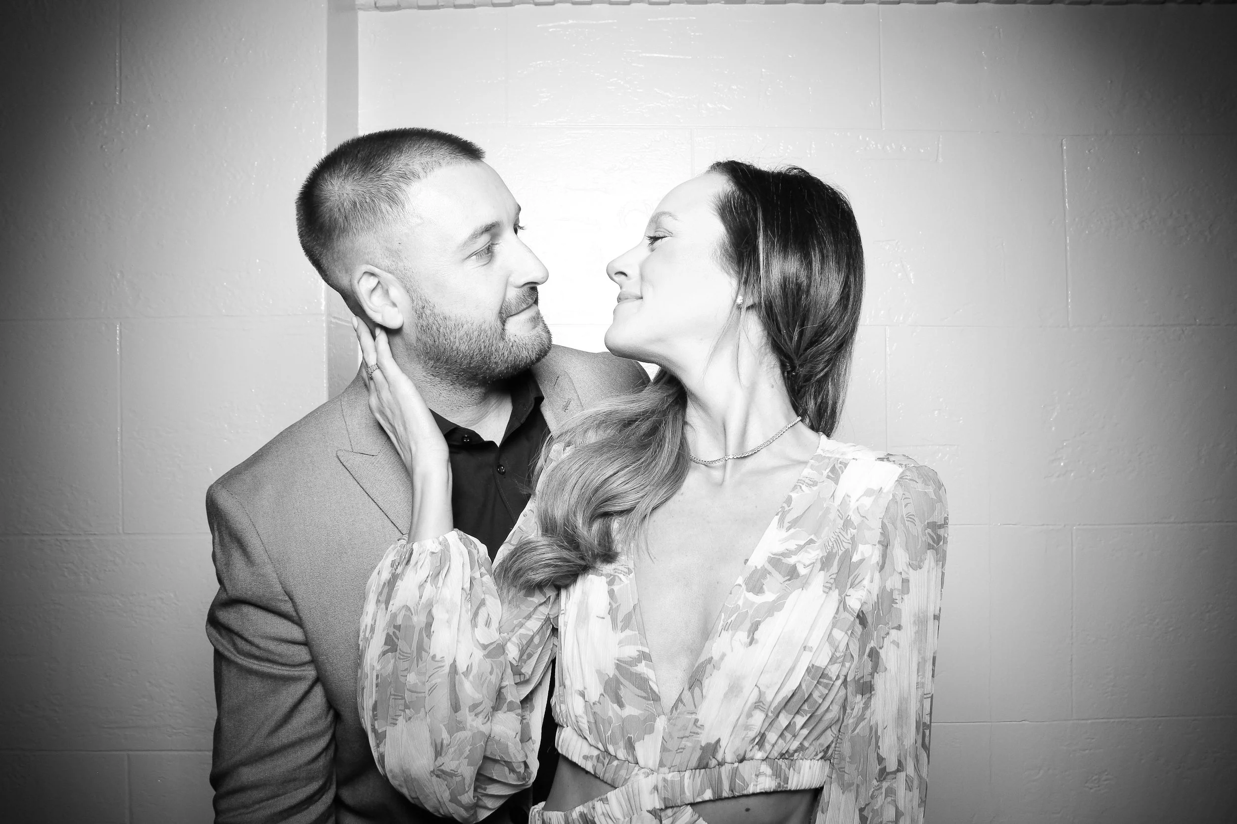 fotio-photobooth-bw-vintage-wedding-ravisloe-12.jpg