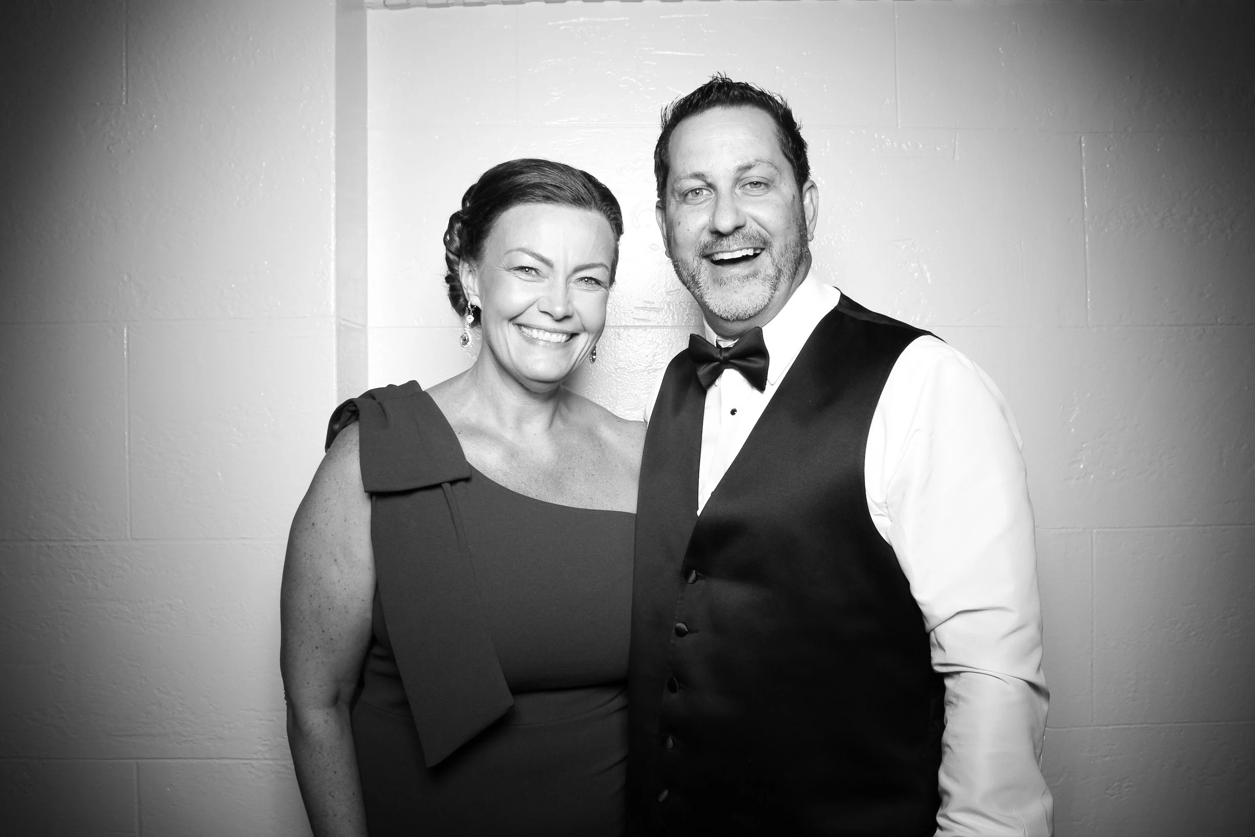 fotio-photobooth-bw-vintage-wedding-ravisloe-13.jpg