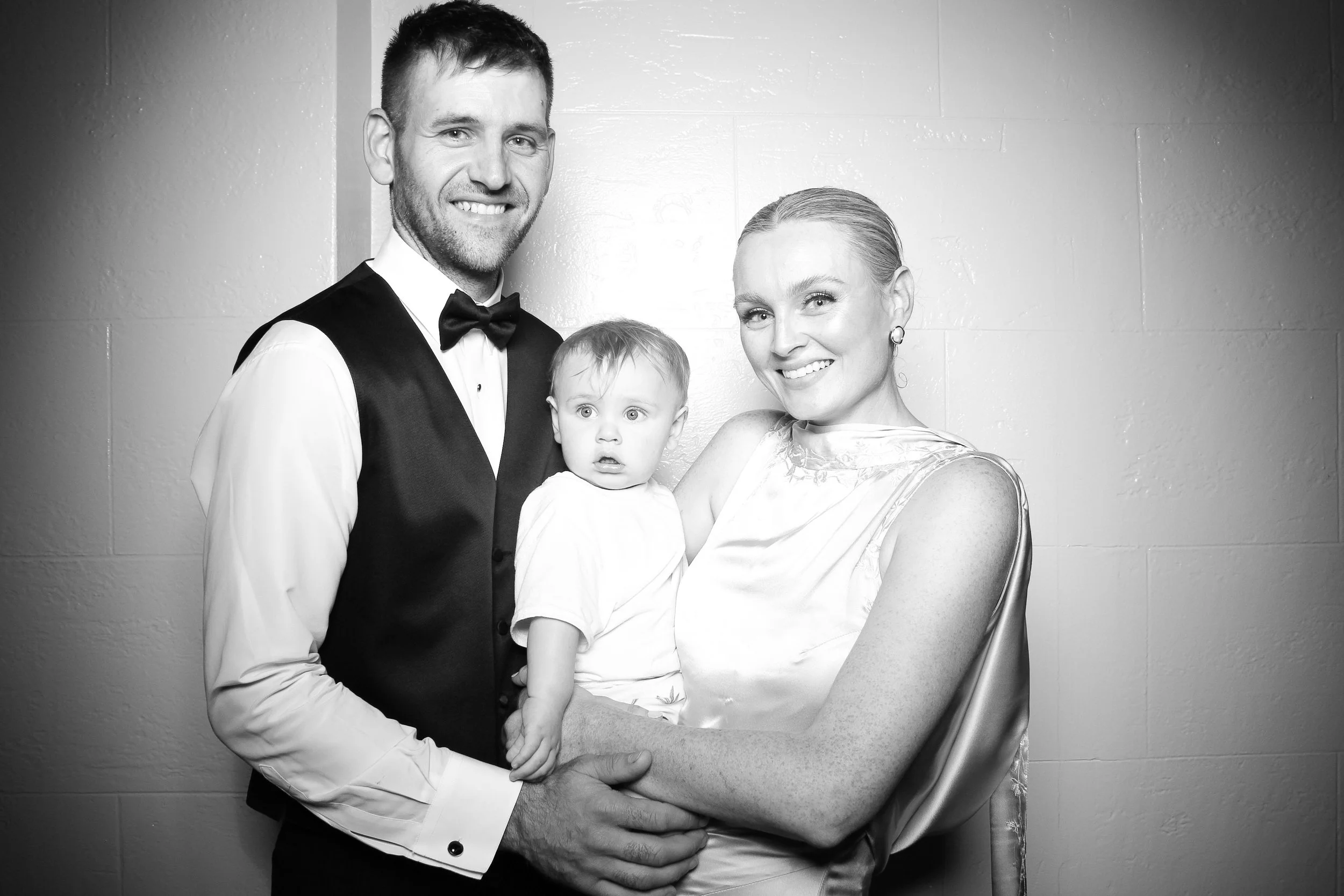 fotio-photobooth-bw-vintage-wedding-ravisloe-14.jpg
