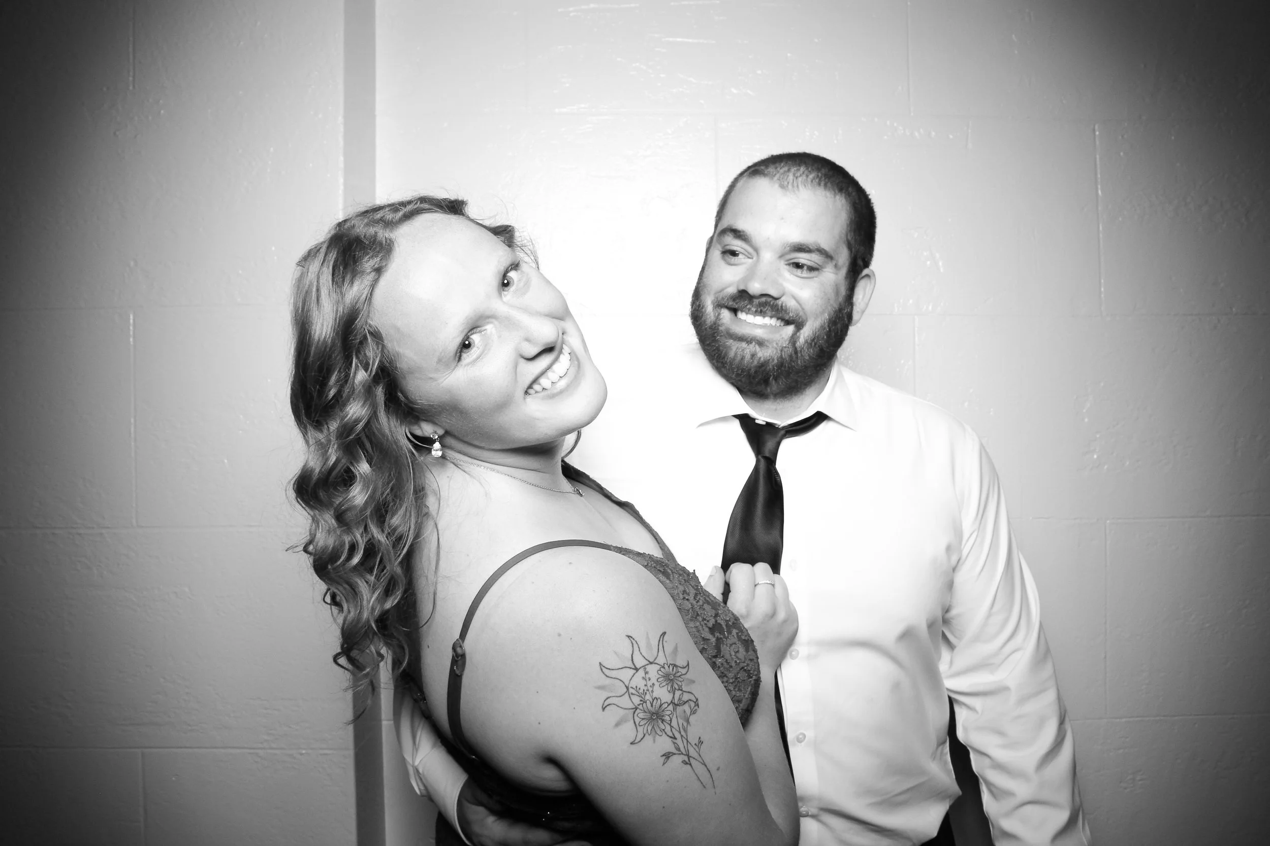 fotio-photobooth-bw-vintage-wedding-ravisloe-15.jpg