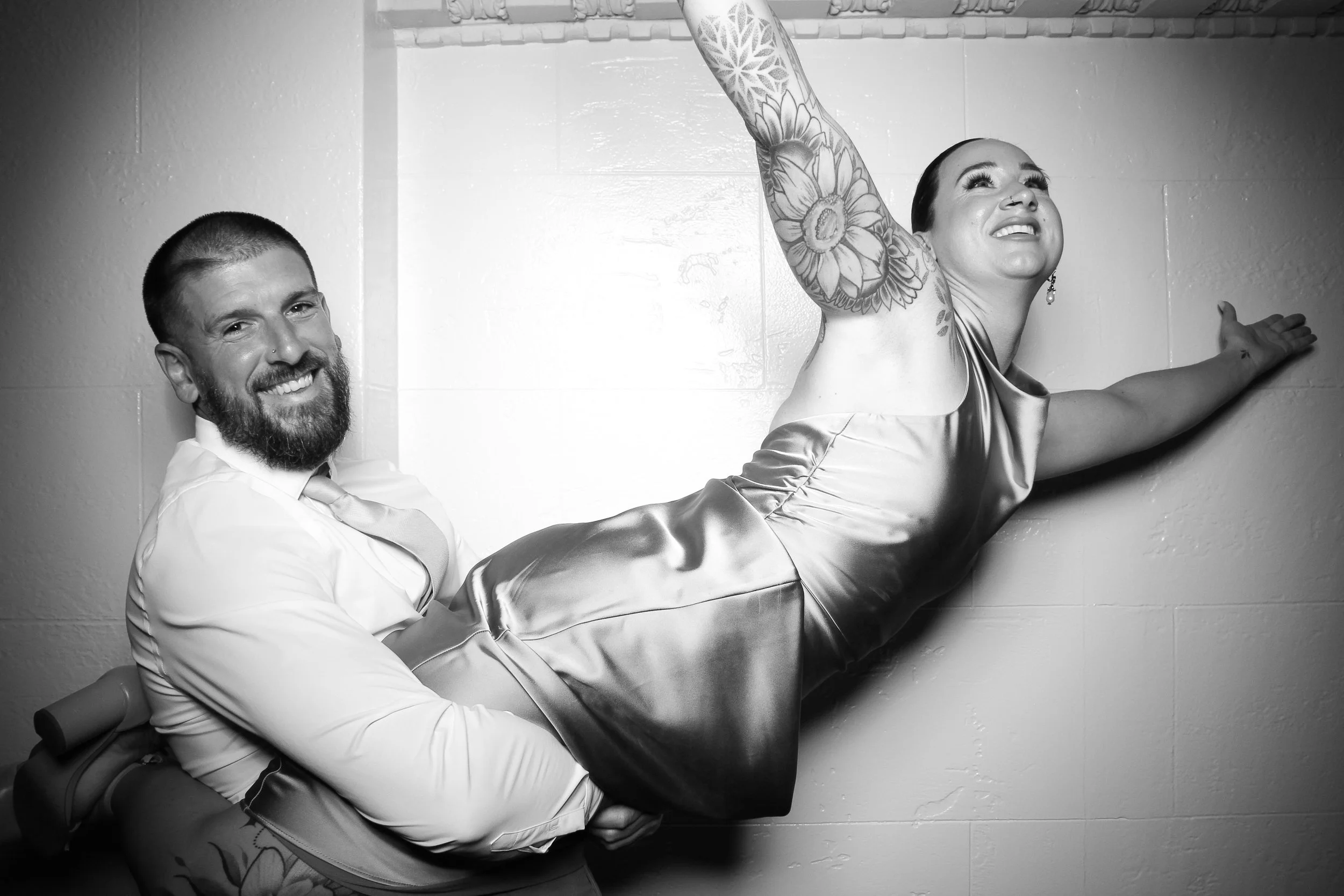 fotio-photobooth-bw-vintage-wedding-ravisloe-17.jpg
