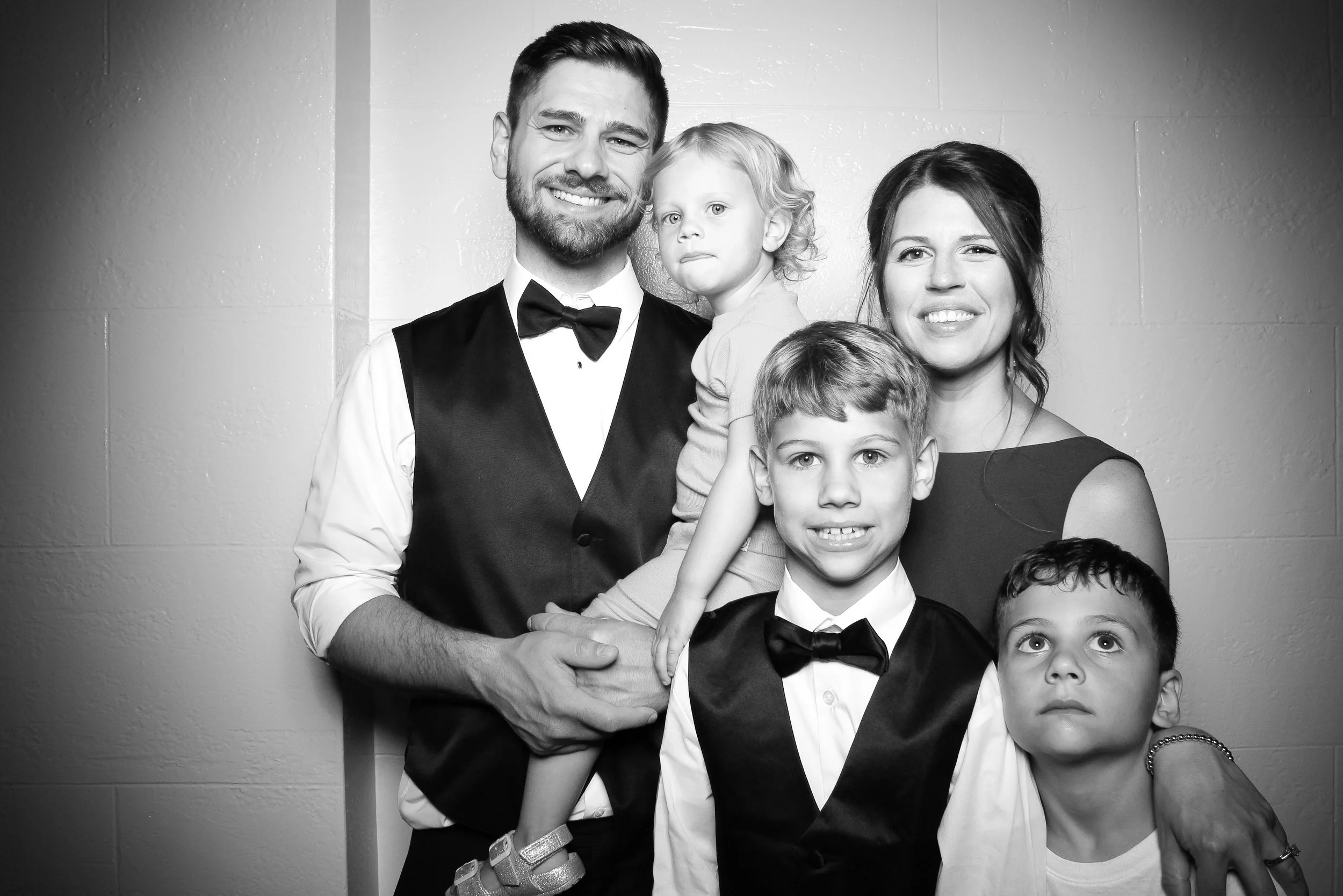 fotio-photobooth-bw-vintage-wedding-ravisloe-23.jpg