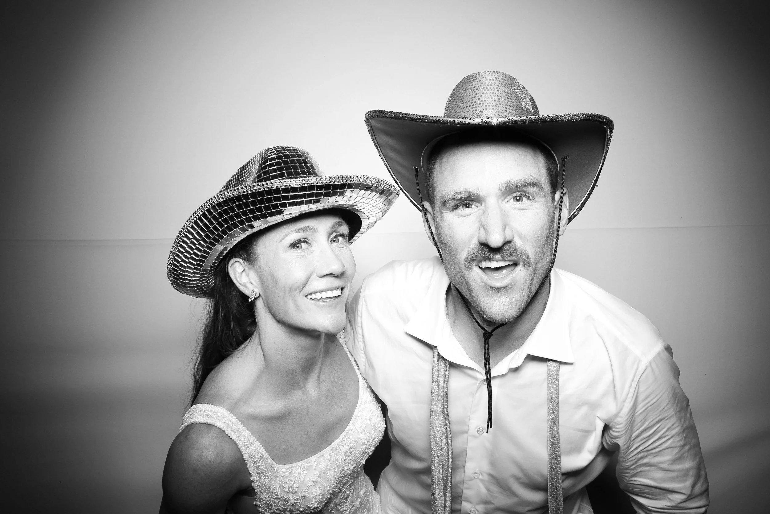 fotio-photobooth-bw-vintage-oconomowoc-1.jpg