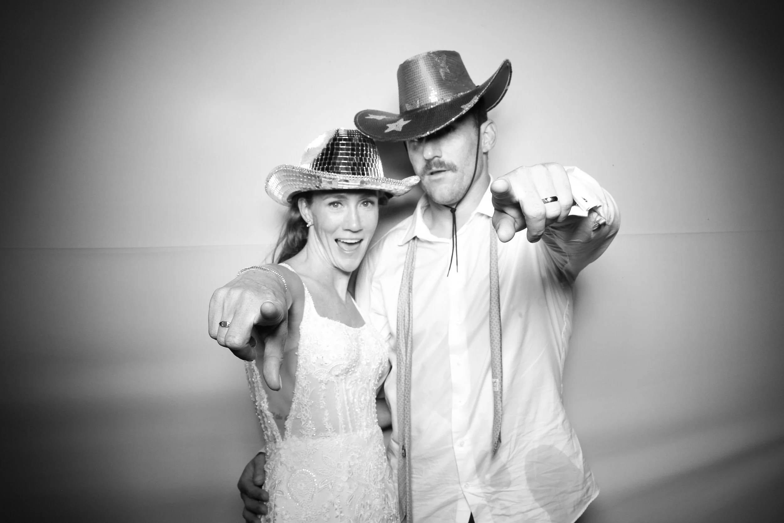 fotio-photobooth-bw-vintage-oconomowoc-3.jpg