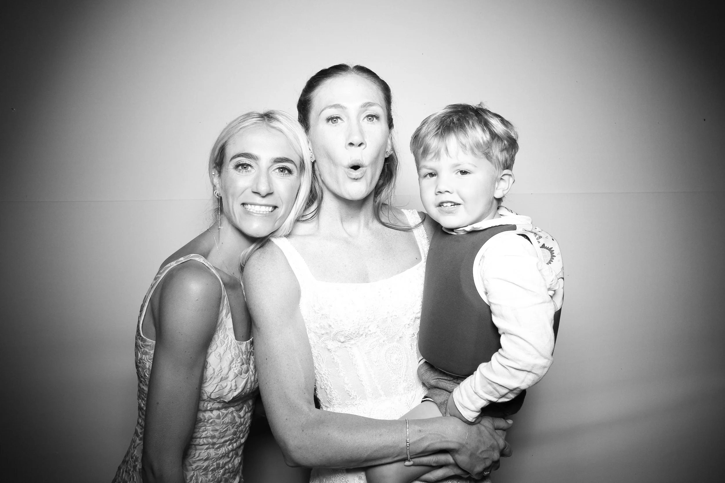 fotio-photobooth-bw-vintage-oconomowoc-4.jpg
