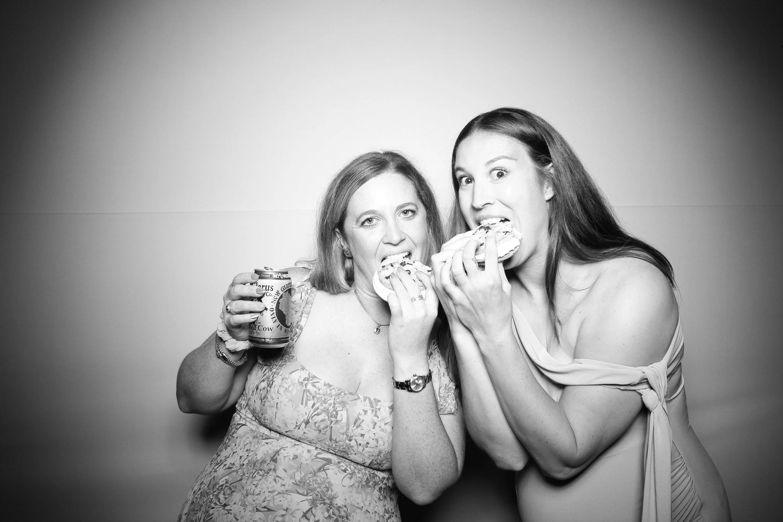 fotio-photobooth-bw-vintage-oconomowoc-10.jpg
