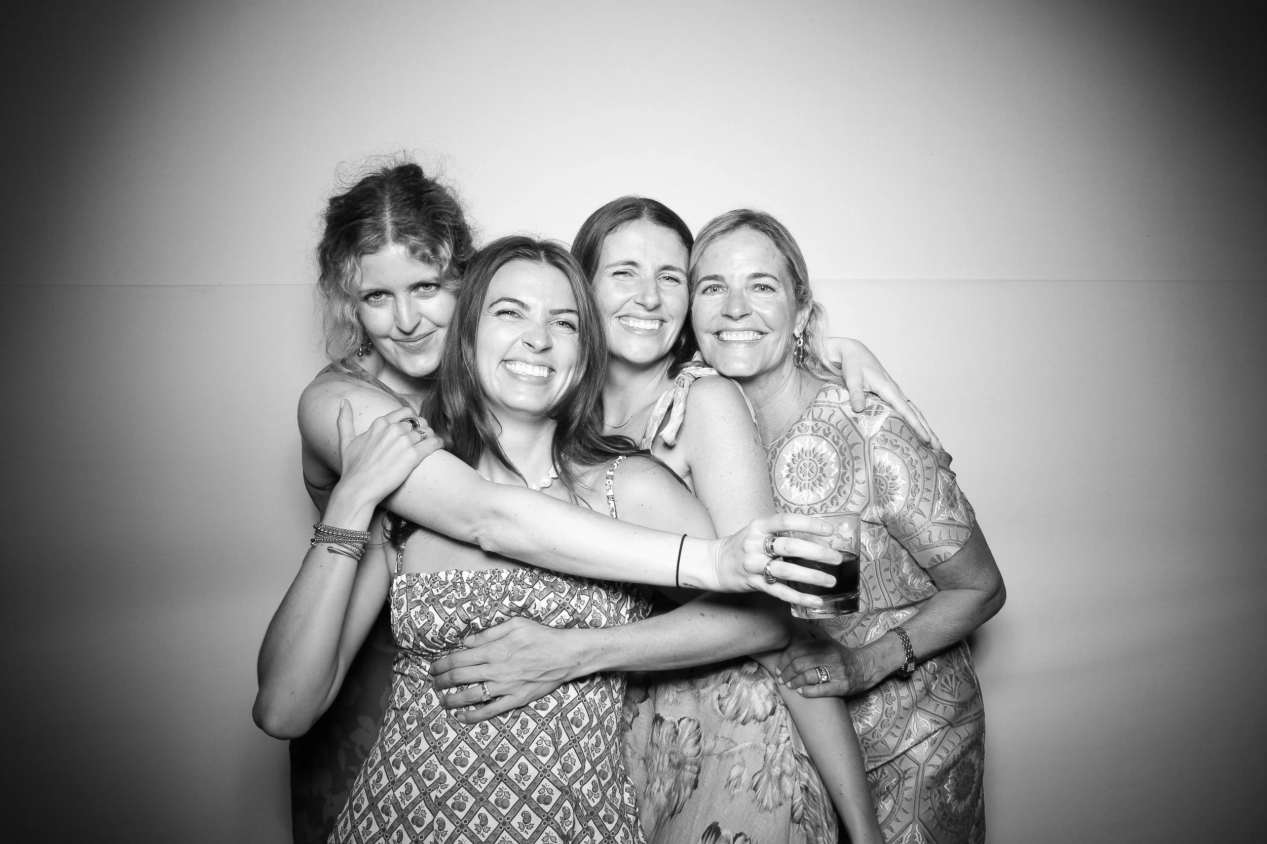 fotio-photobooth-bw-vintage-oconomowoc-15.jpg