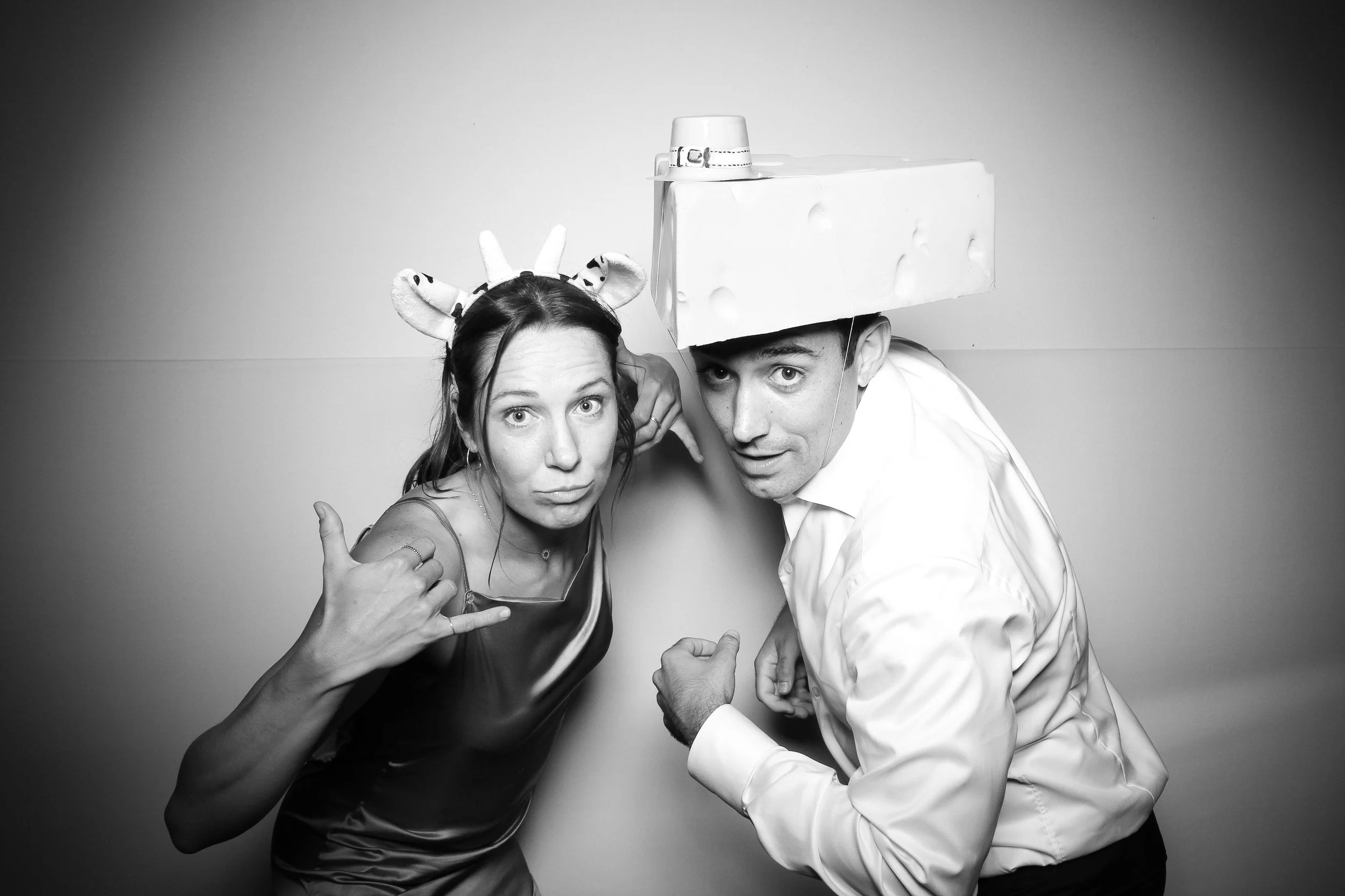 fotio-photobooth-bw-vintage-oconomowoc-16.jpg