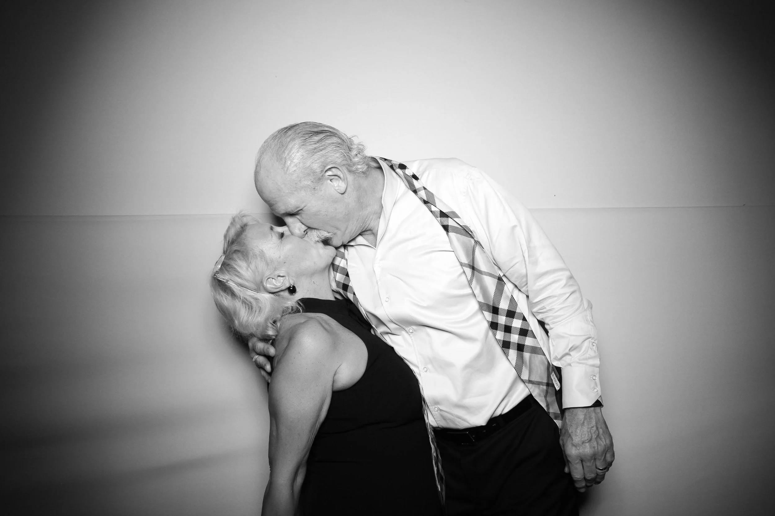 fotio-photobooth-bw-vintage-oconomowoc-21.jpg