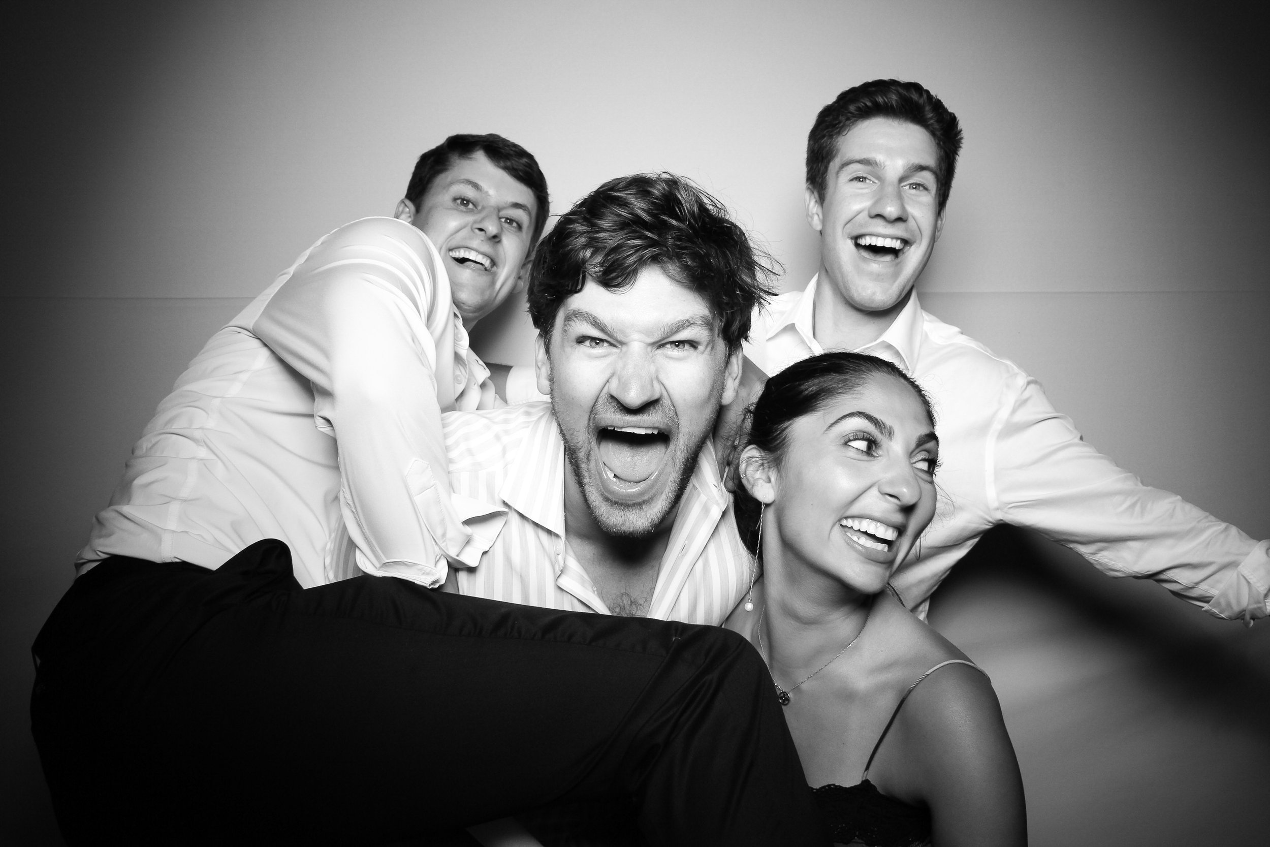 fotio-photobooth-bw-vintage-oconomowoc-24.jpg