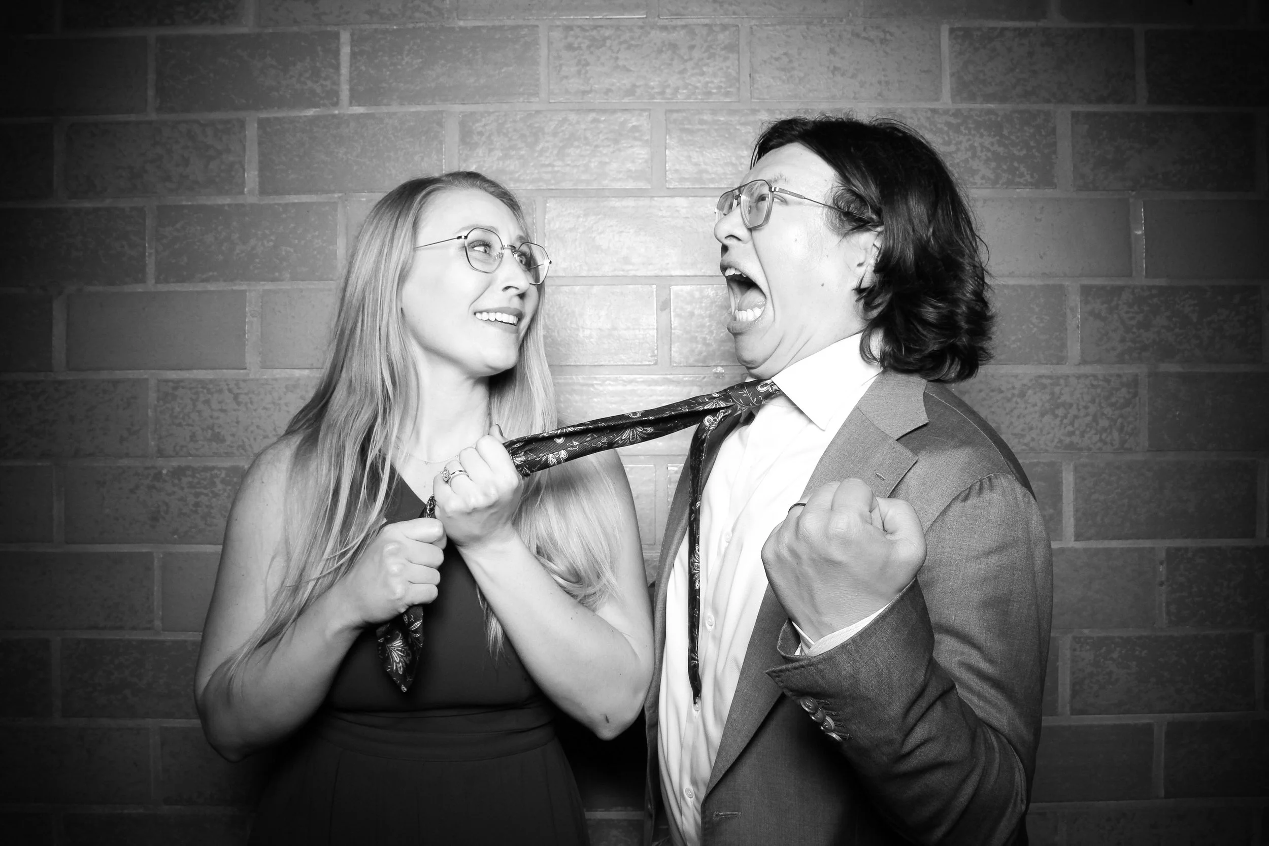 fotio-photobooth-bw-vintage-lake-geneva-10.jpg