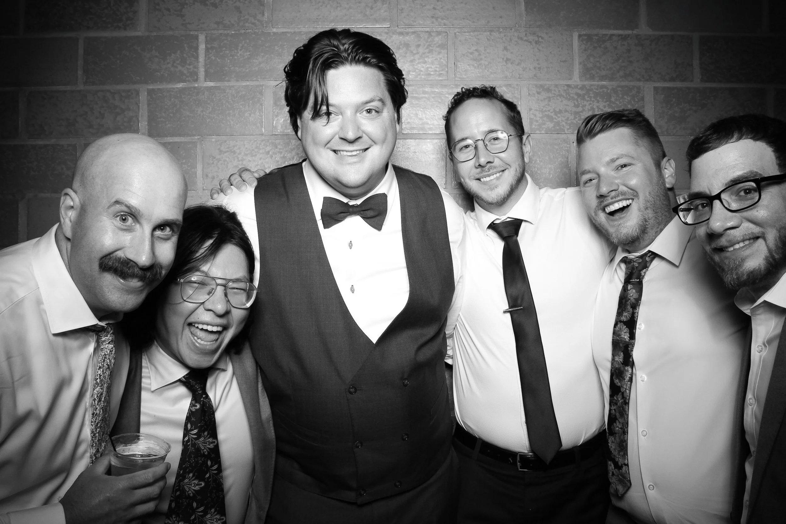 fotio-photobooth-bw-vintage-lake-geneva-14.jpg