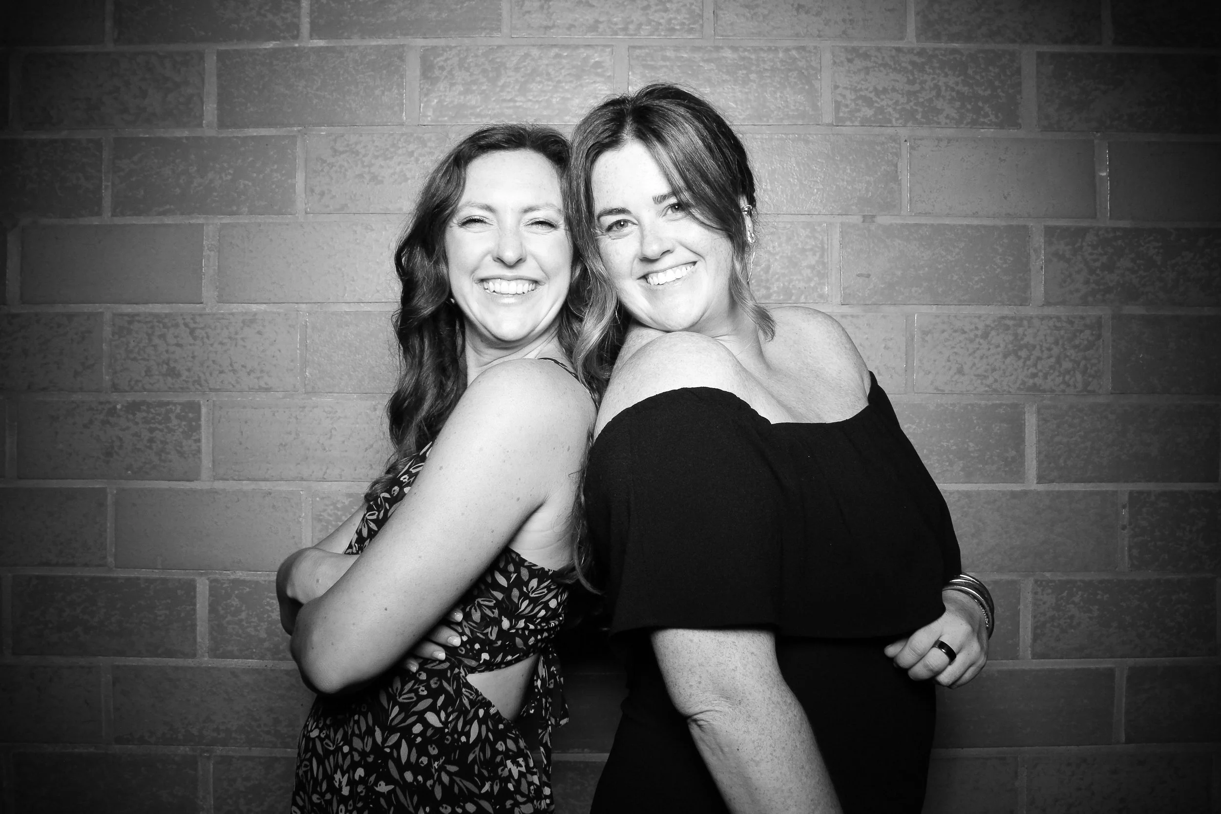 fotio-photobooth-bw-vintage-lake-geneva-15.jpg