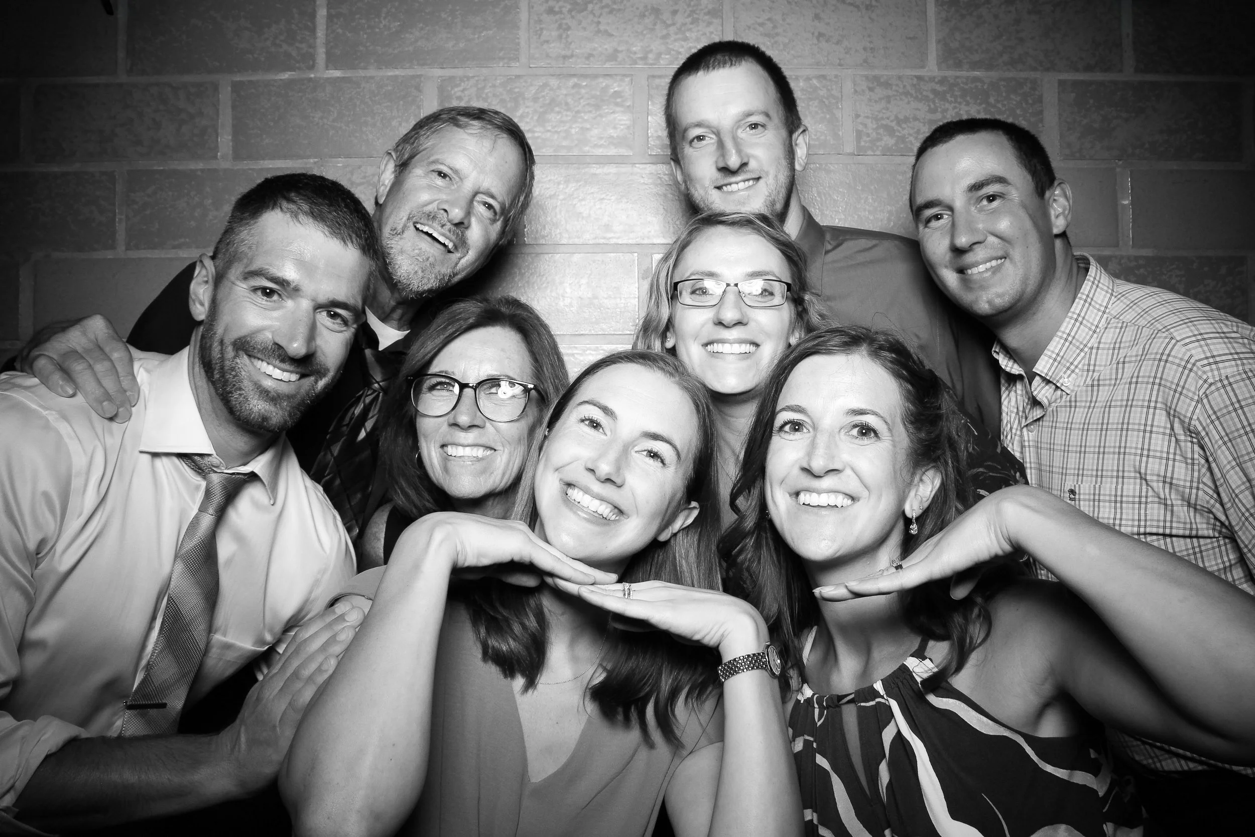 fotio-photobooth-bw-vintage-lake-geneva-16.jpg