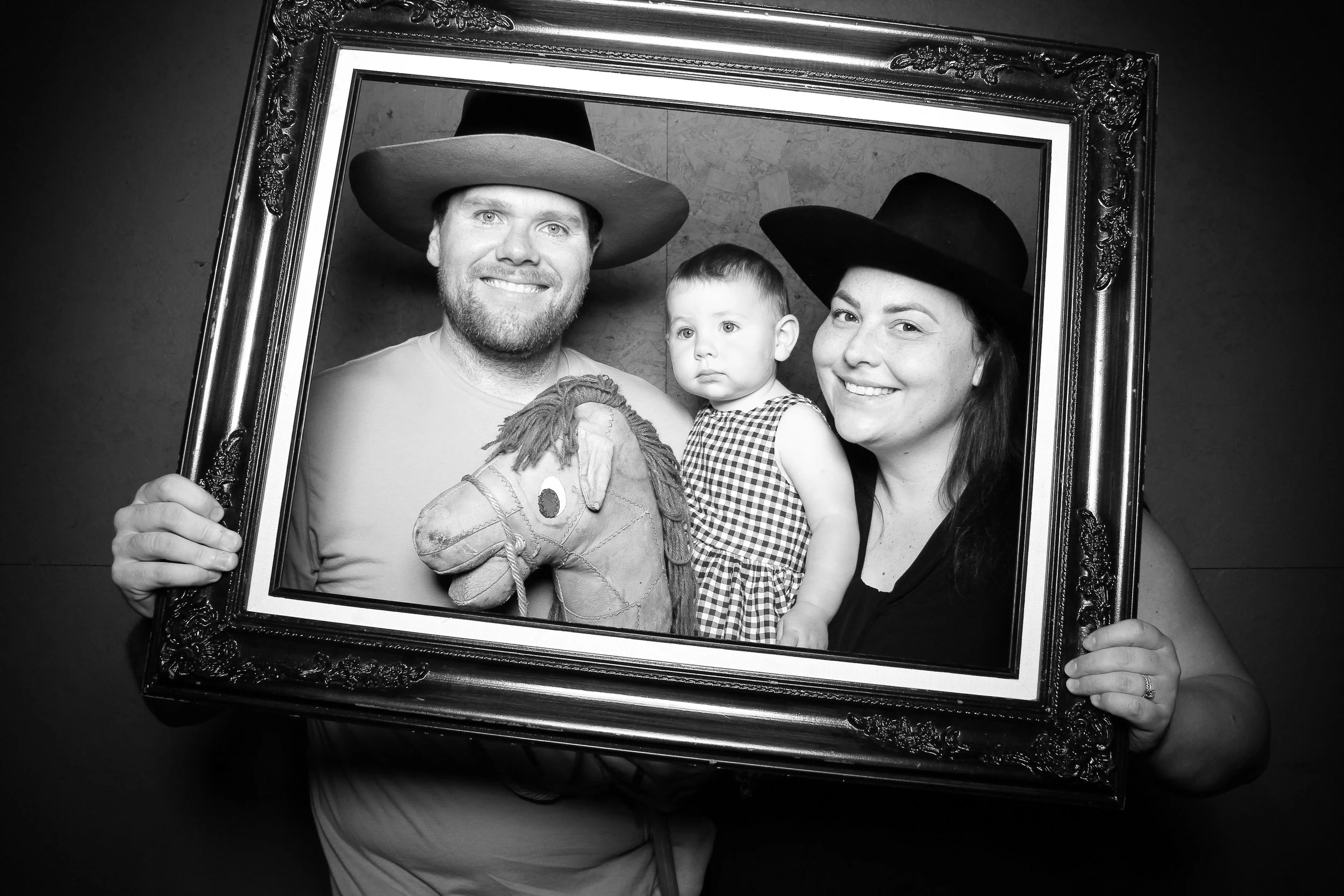 fotio-photobooth-bw-vintage-banner-camp-3.jpg