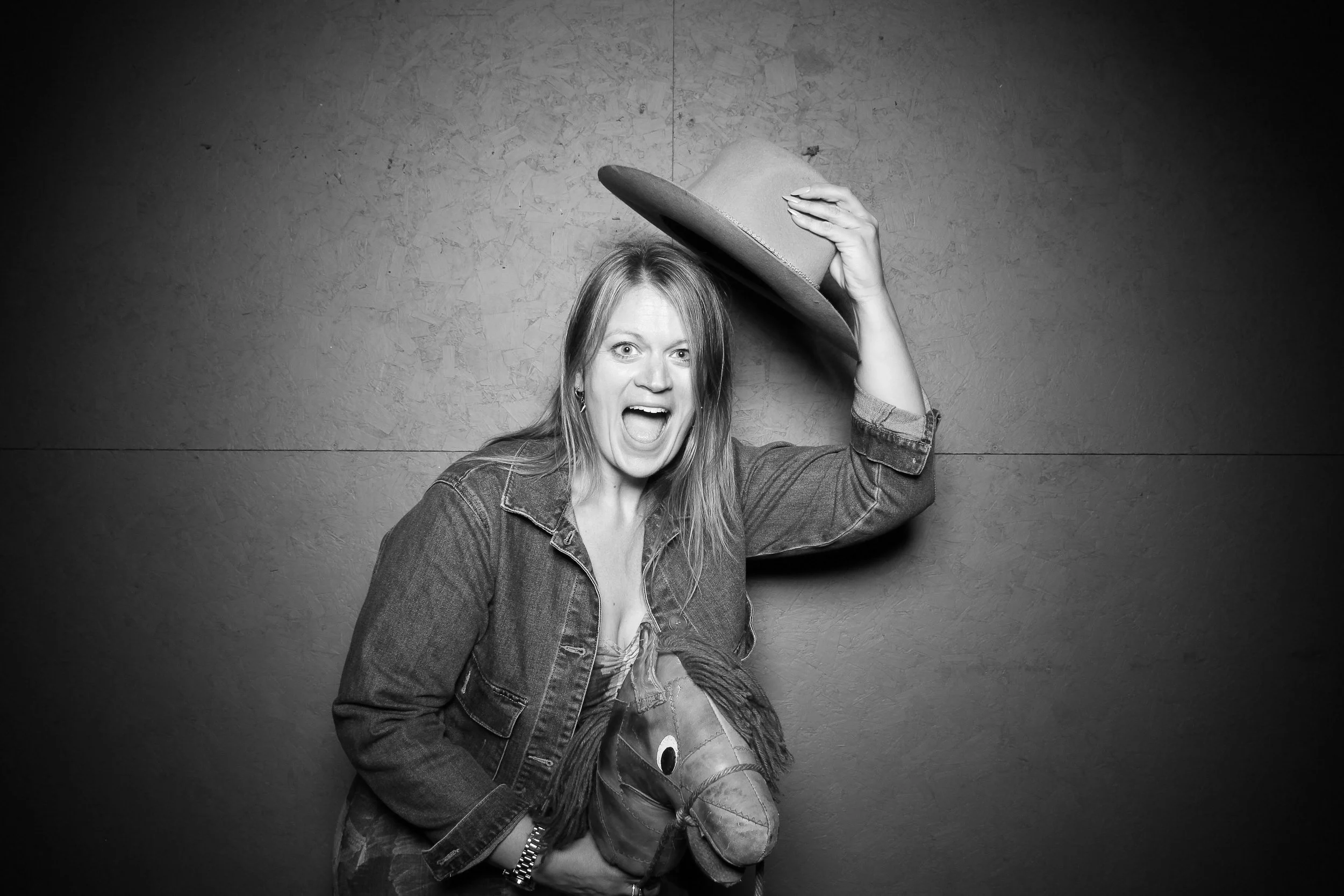 fotio-photobooth-bw-vintage-banner-camp-7.jpg