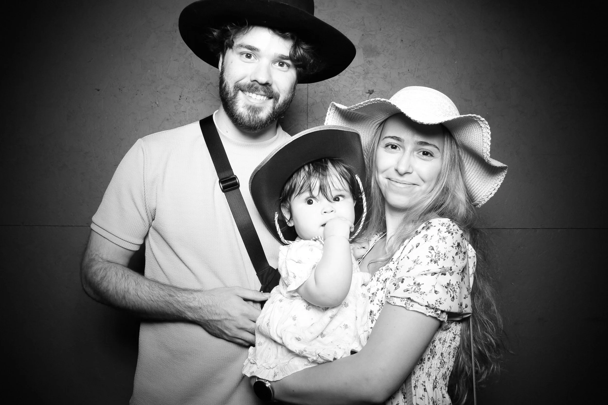 fotio-photobooth-bw-vintage-banner-camp-9.jpg