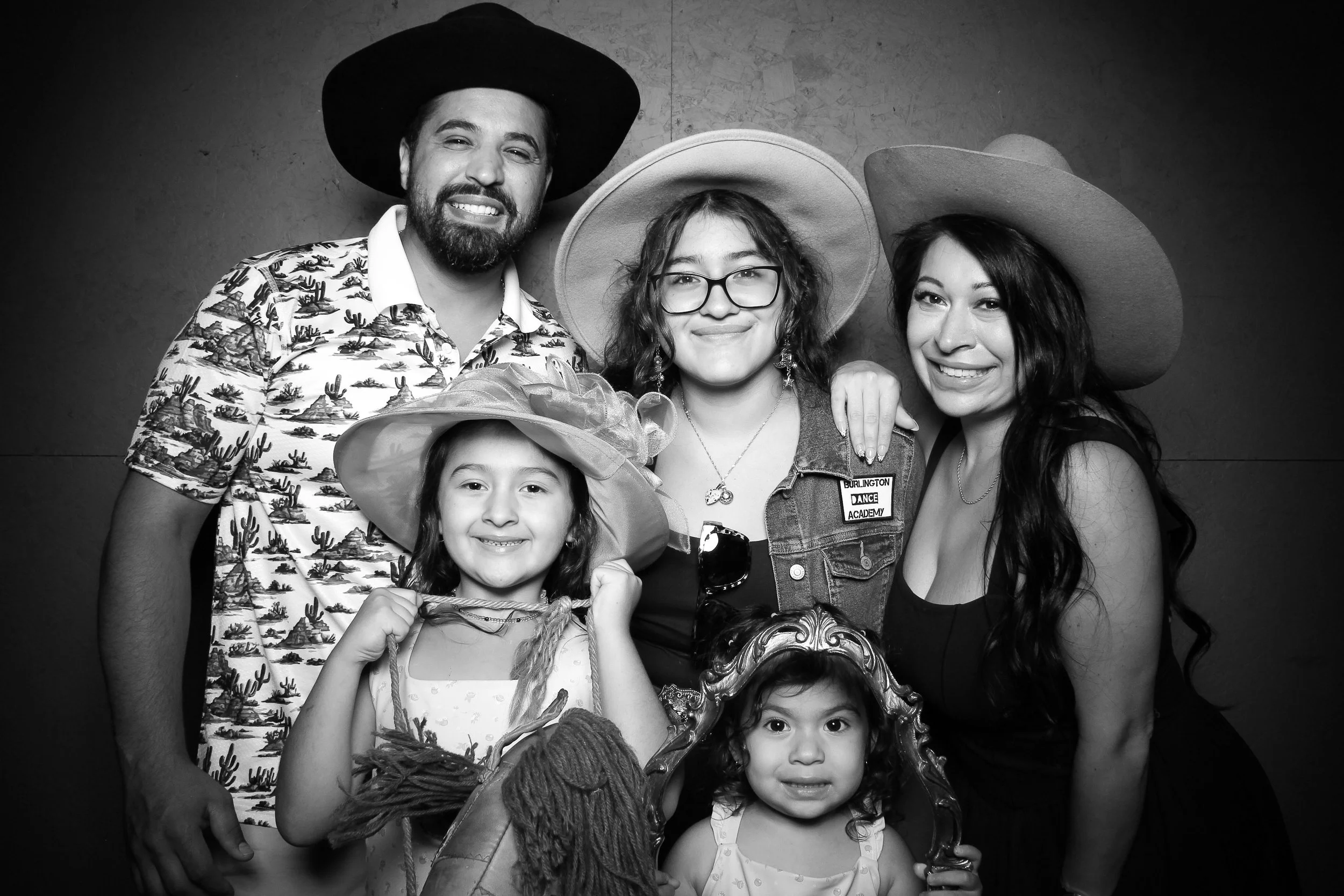 fotio-photobooth-bw-vintage-banner-camp-14.jpg