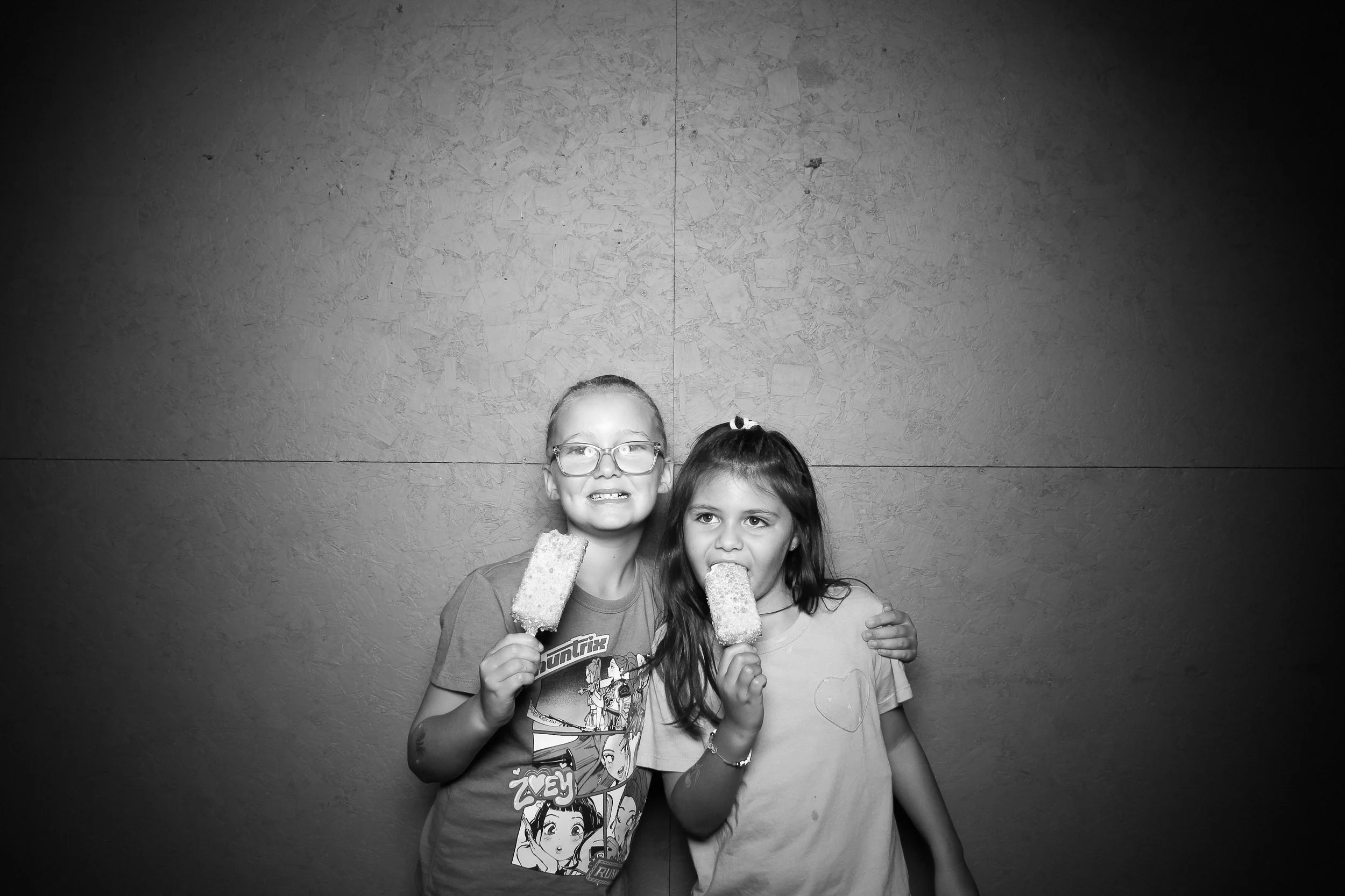 fotio-photobooth-bw-vintage-banner-camp-20.jpg