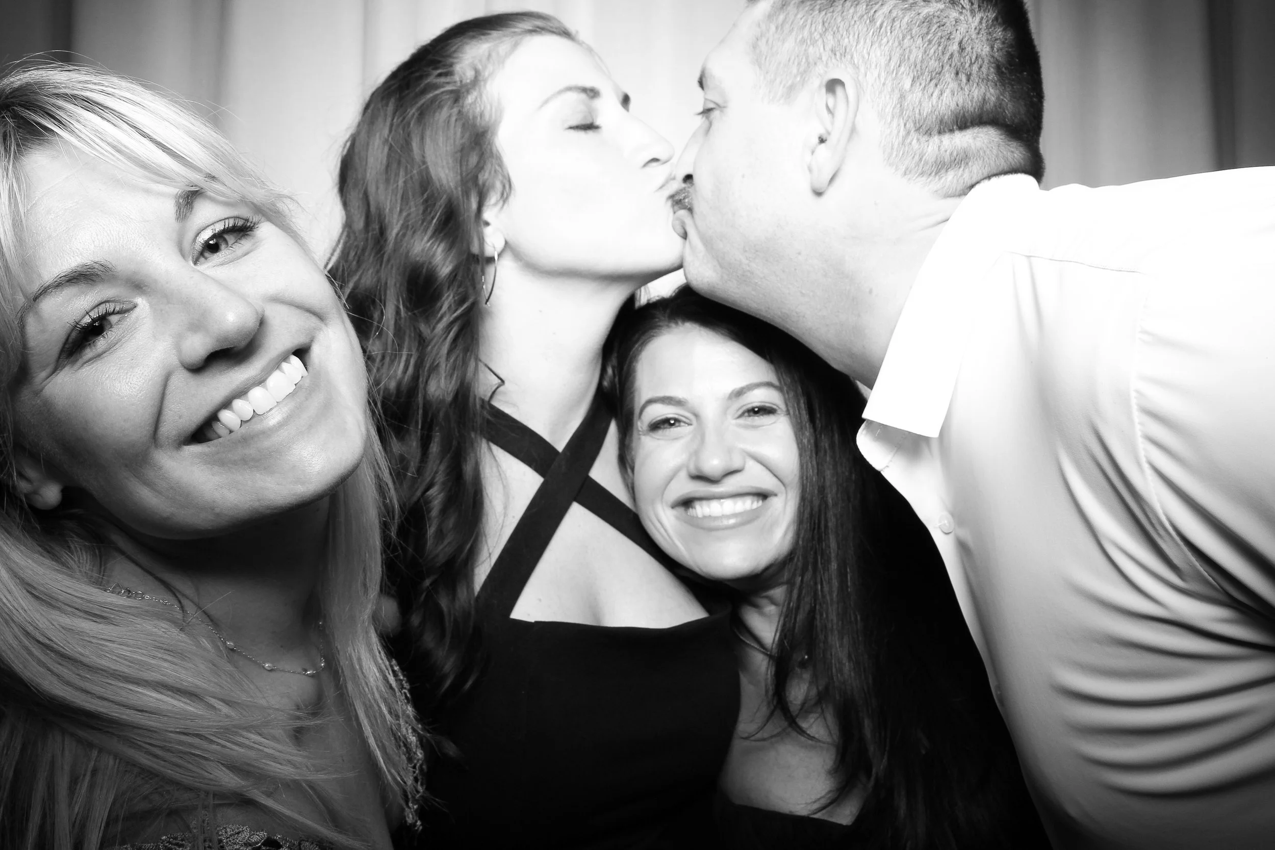 fotio-photobooth-bw-vintage-rpm-events-1.jpg