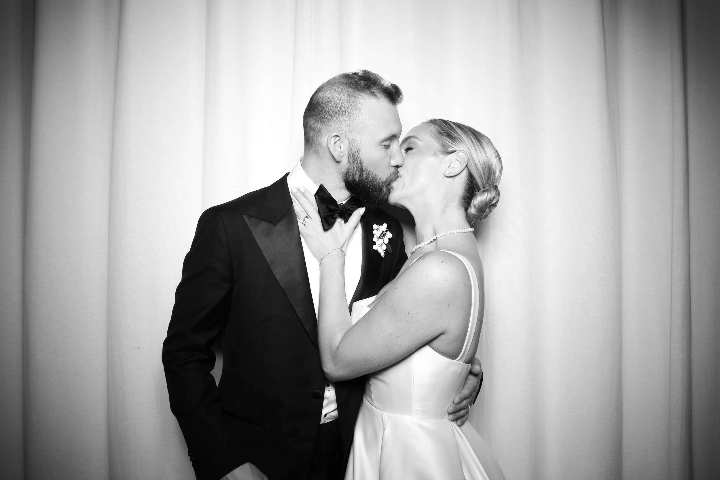 fotio-photobooth-bw-vintage-rpm-events-5.jpg