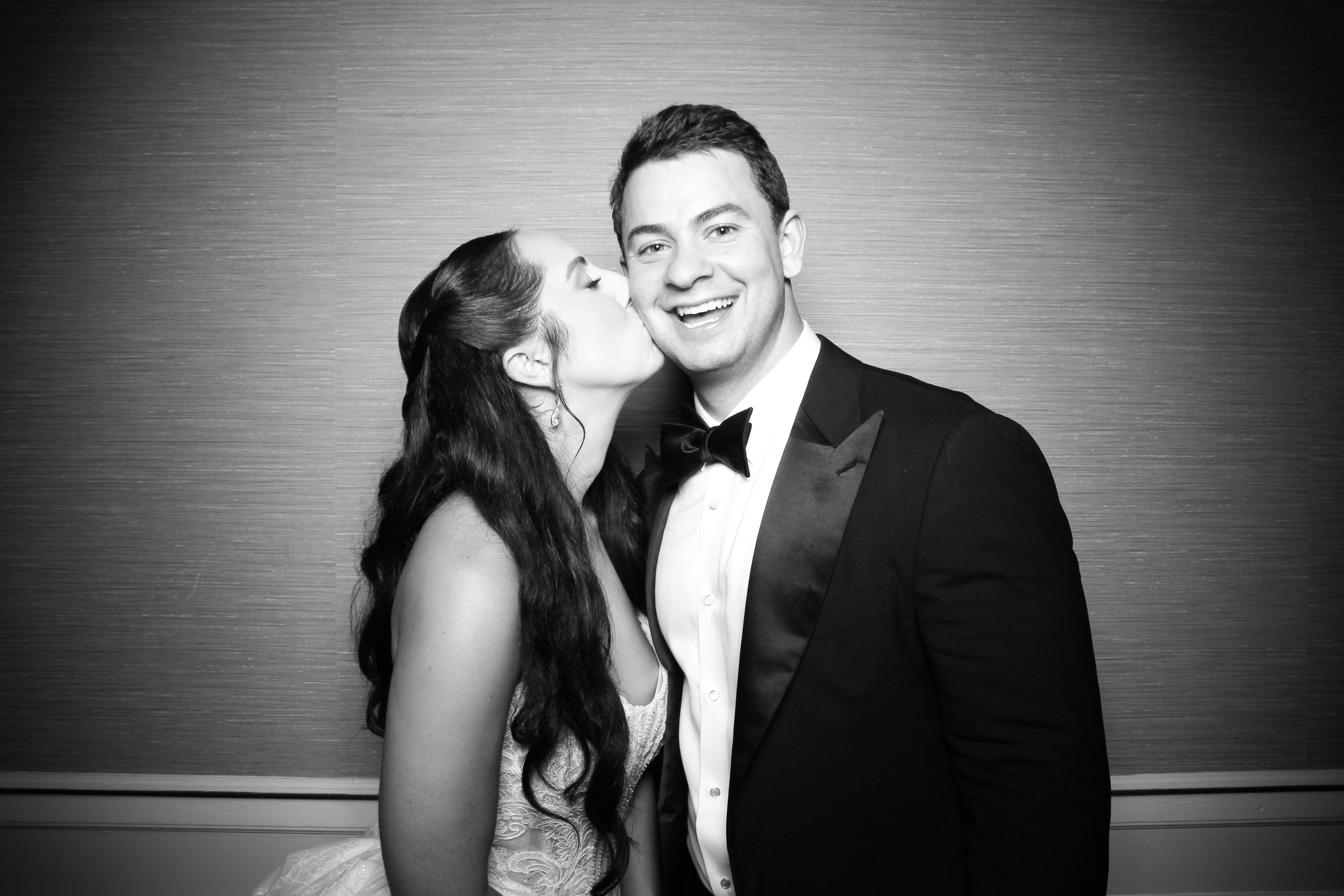 fotio-photobooth-bw-vintage-drake-hotel-1.jpg