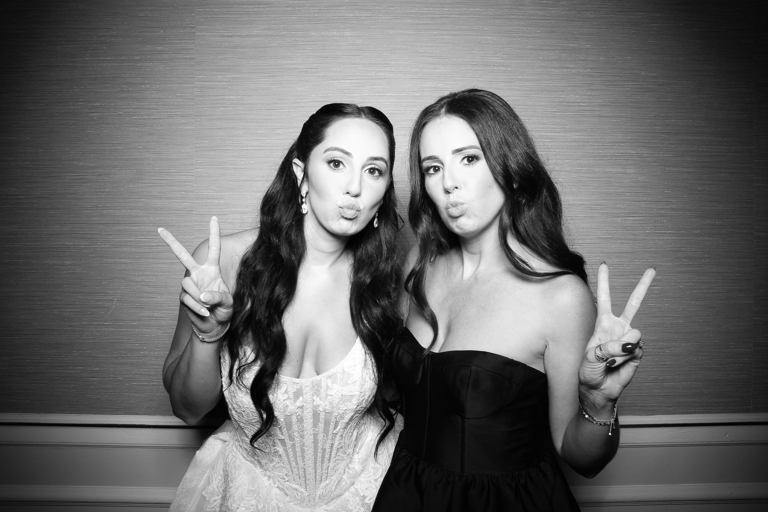 fotio-photobooth-bw-vintage-drake-hotel-2.jpg