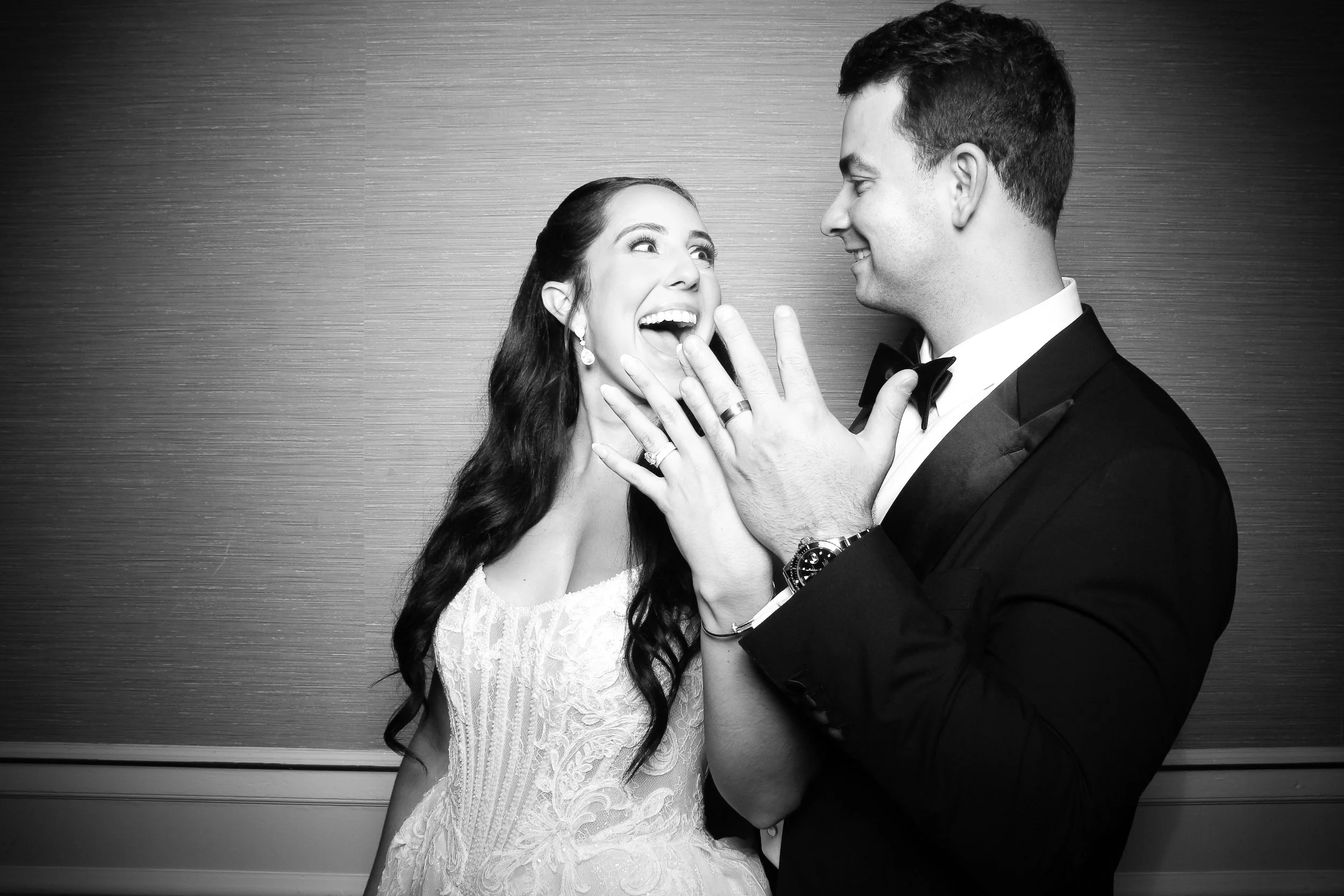 fotio-photobooth-bw-vintage-drake-hotel-3.jpg