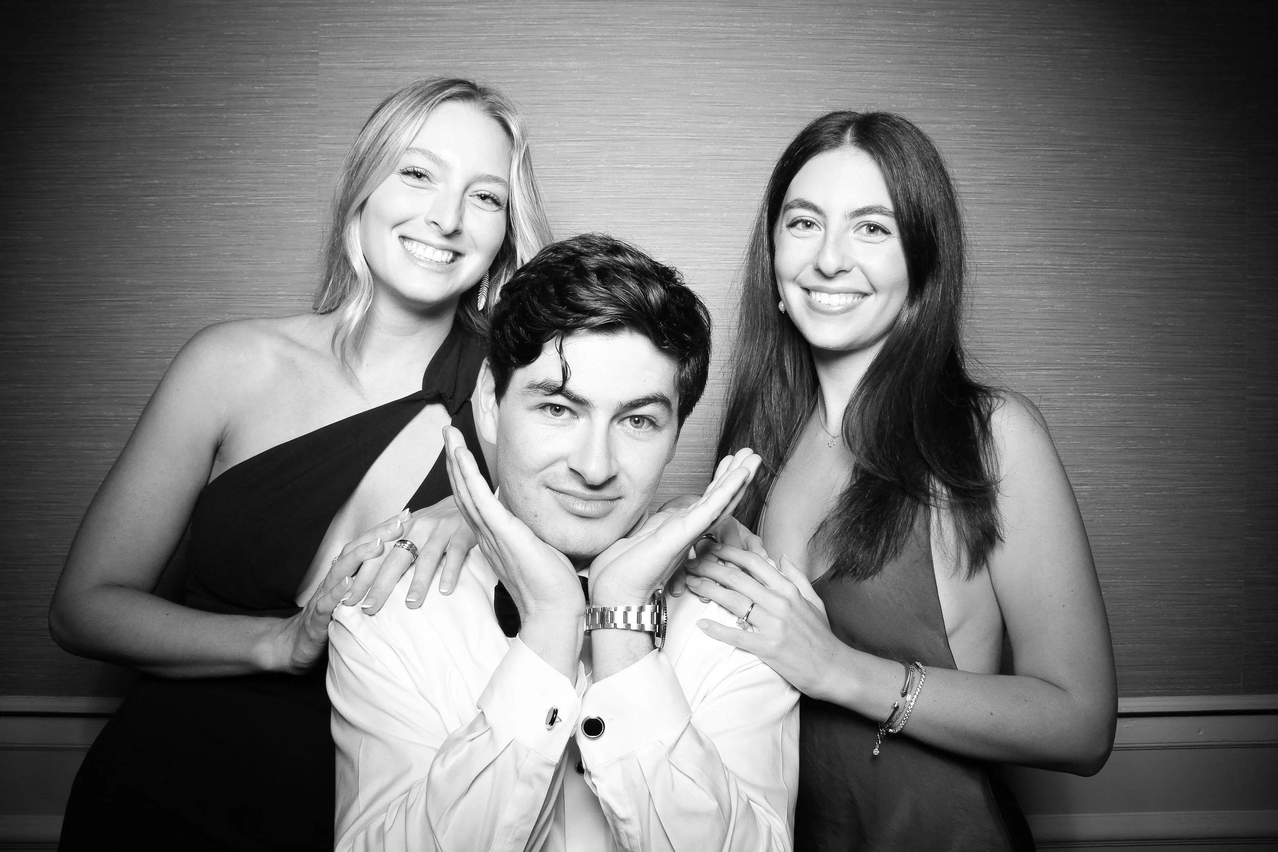 fotio-photobooth-bw-vintage-drake-hotel-8.jpg