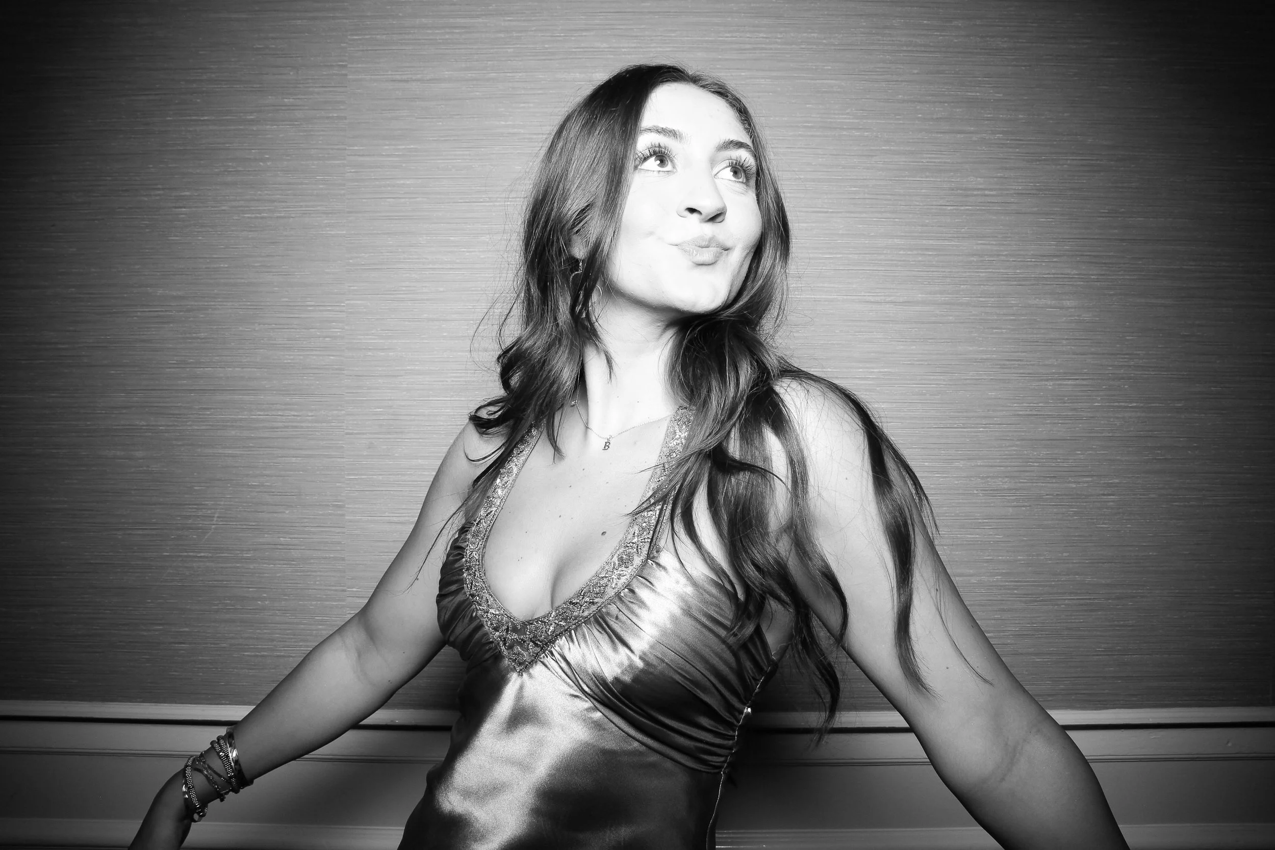fotio-photobooth-bw-vintage-drake-hotel-13.jpg