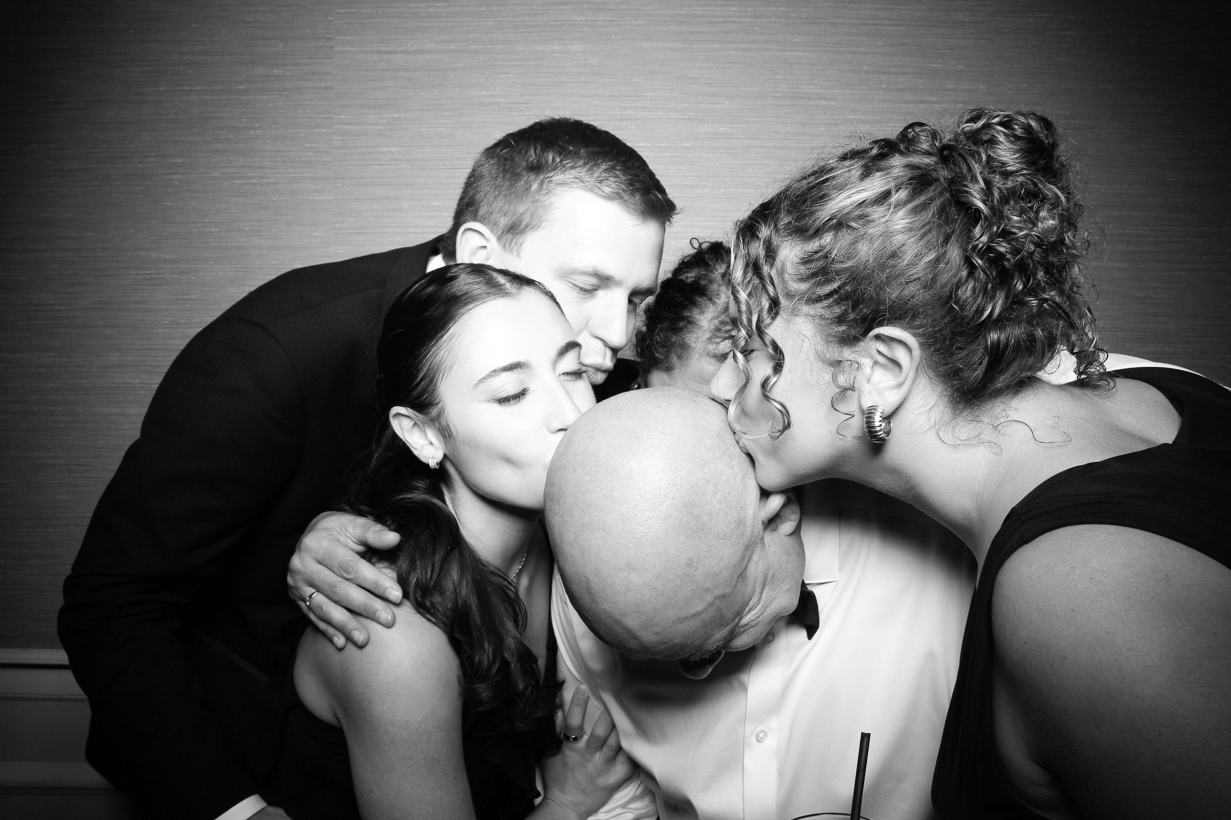 fotio-photobooth-bw-vintage-drake-hotel-20.jpg