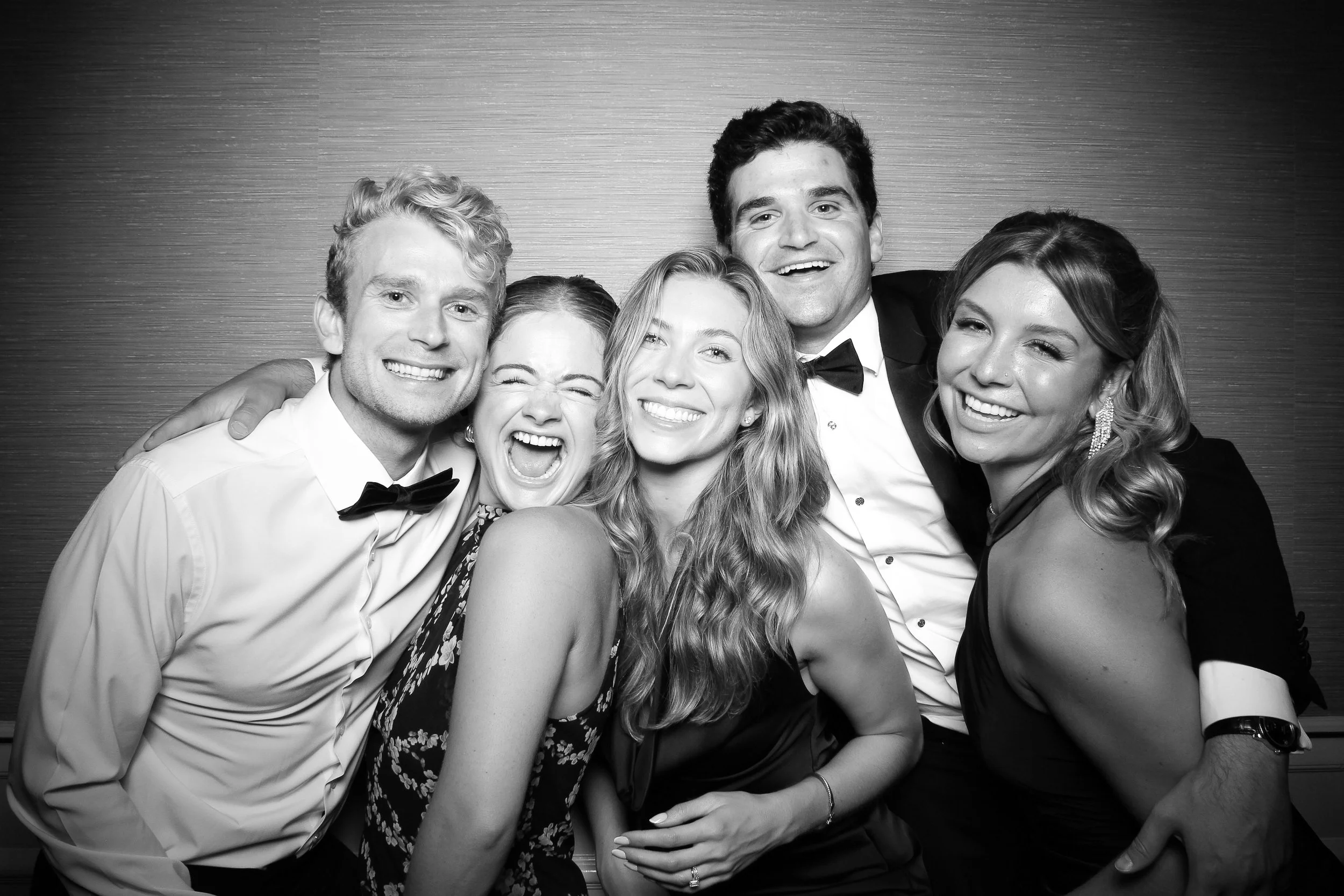 fotio-photobooth-bw-vintage-drake-hotel-21.jpg