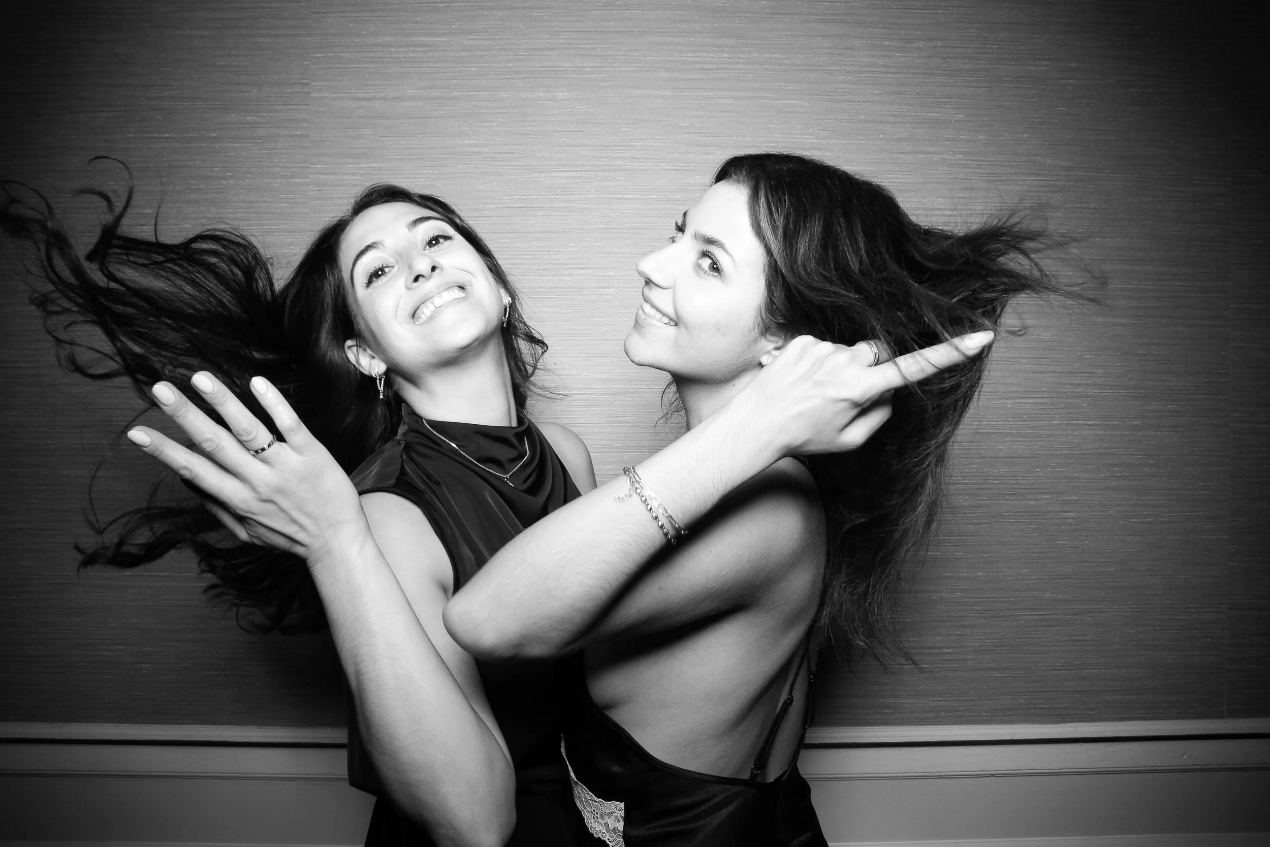 fotio-photobooth-bw-vintage-drake-hotel-24.jpg