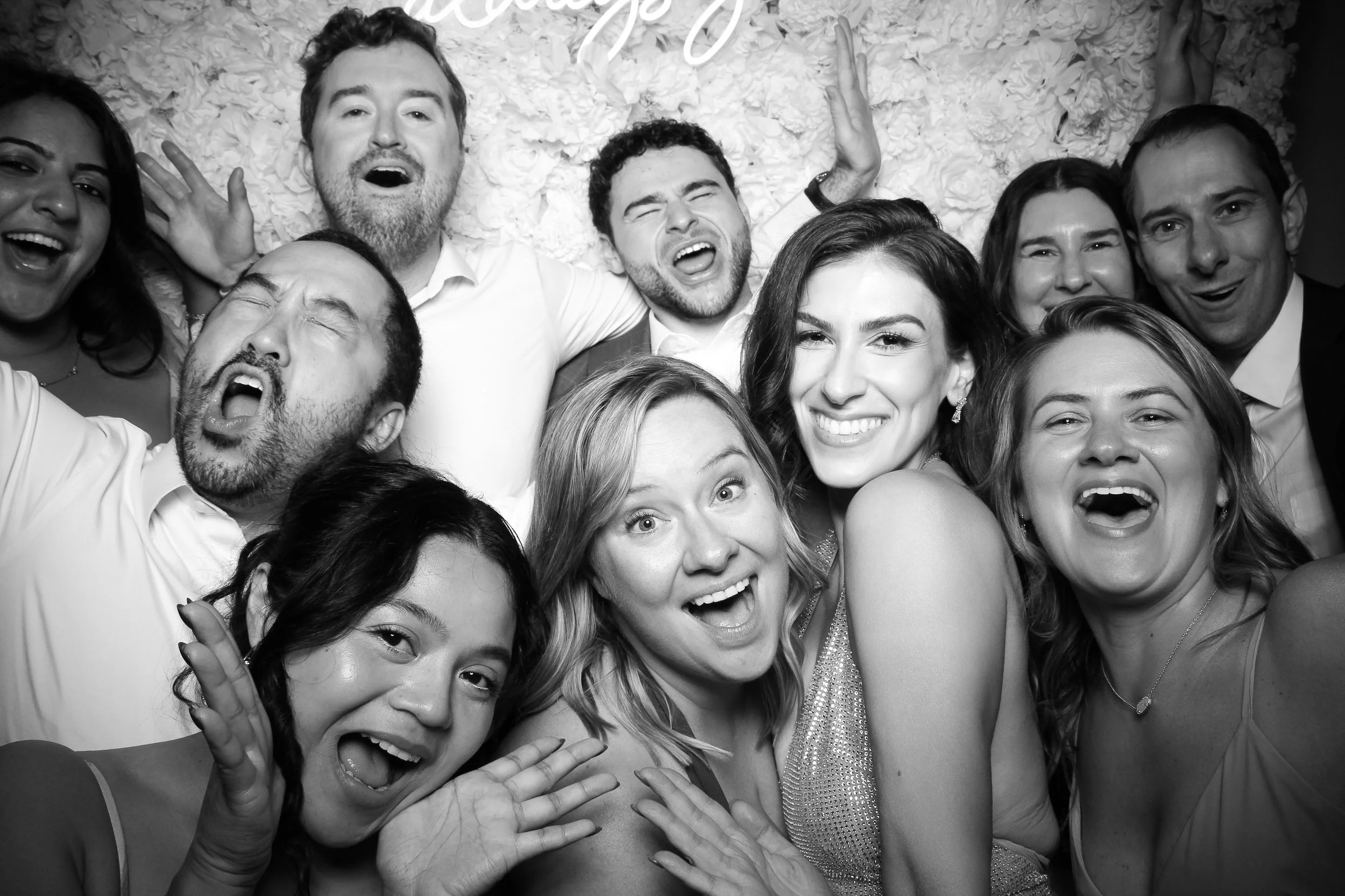 fotio-photobooth-bw-vintage-etre-michigan-5.jpg