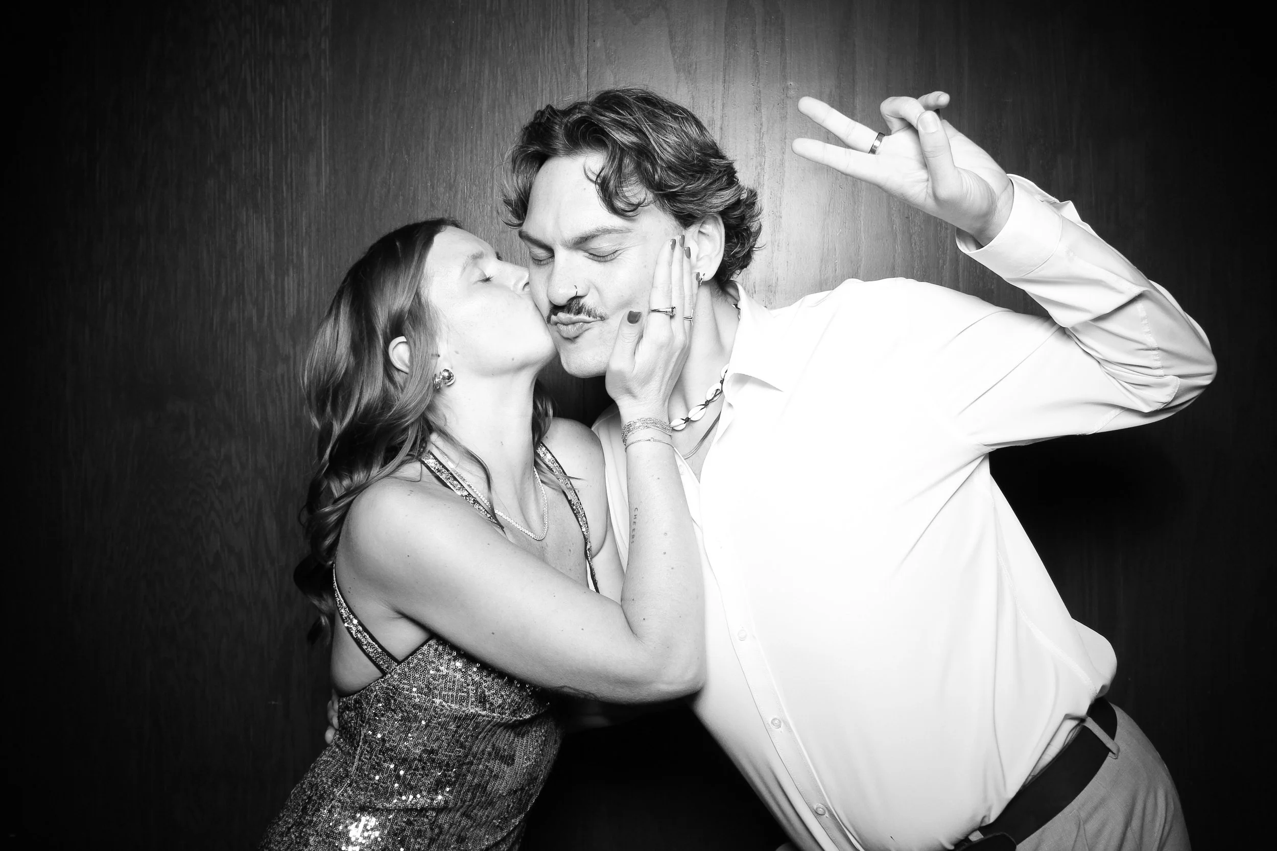Fotio_Photo_Booth_Chicago_Artifact_Events_Classy_Family_Fun_Friends_Ravenswood_Chic_03.jpg