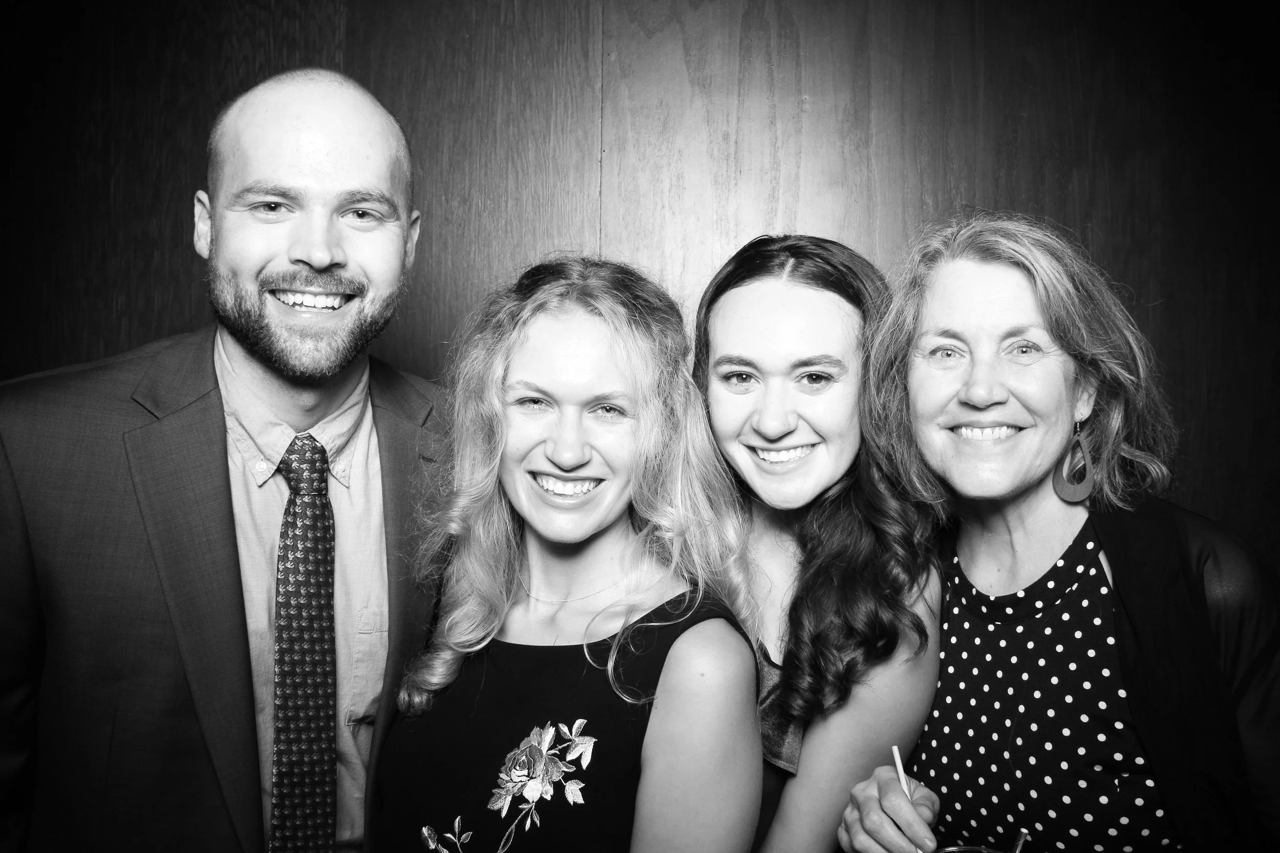 Fotio_Photo_Booth_Chicago_Artifact_Events_Classy_Family_Fun_Friends_Ravenswood_Chic_12.jpg
