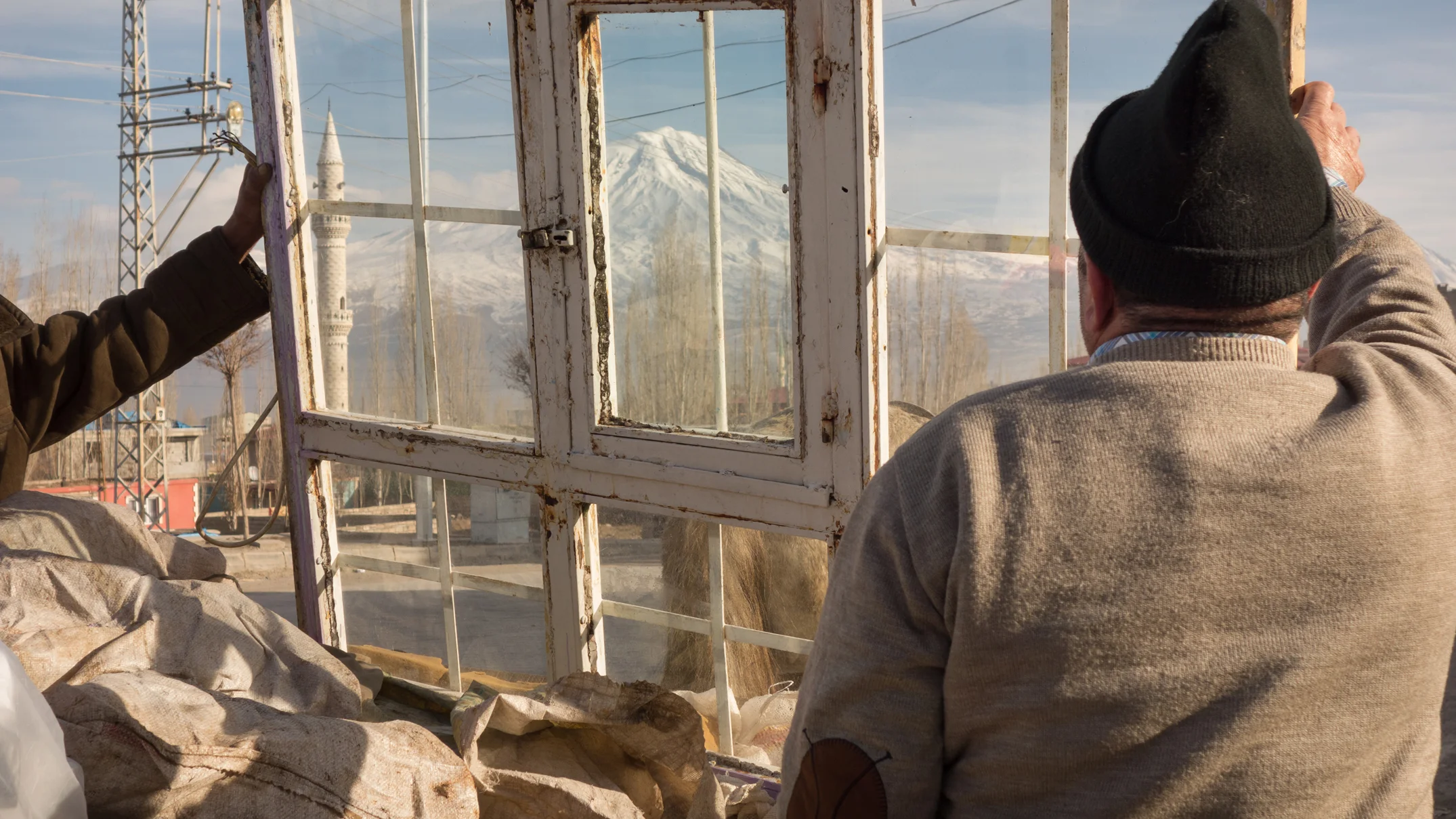 Photo prise par Eric Broncard durant l'hiver 2014 : le mont Ararat vu de Dogubayazit.