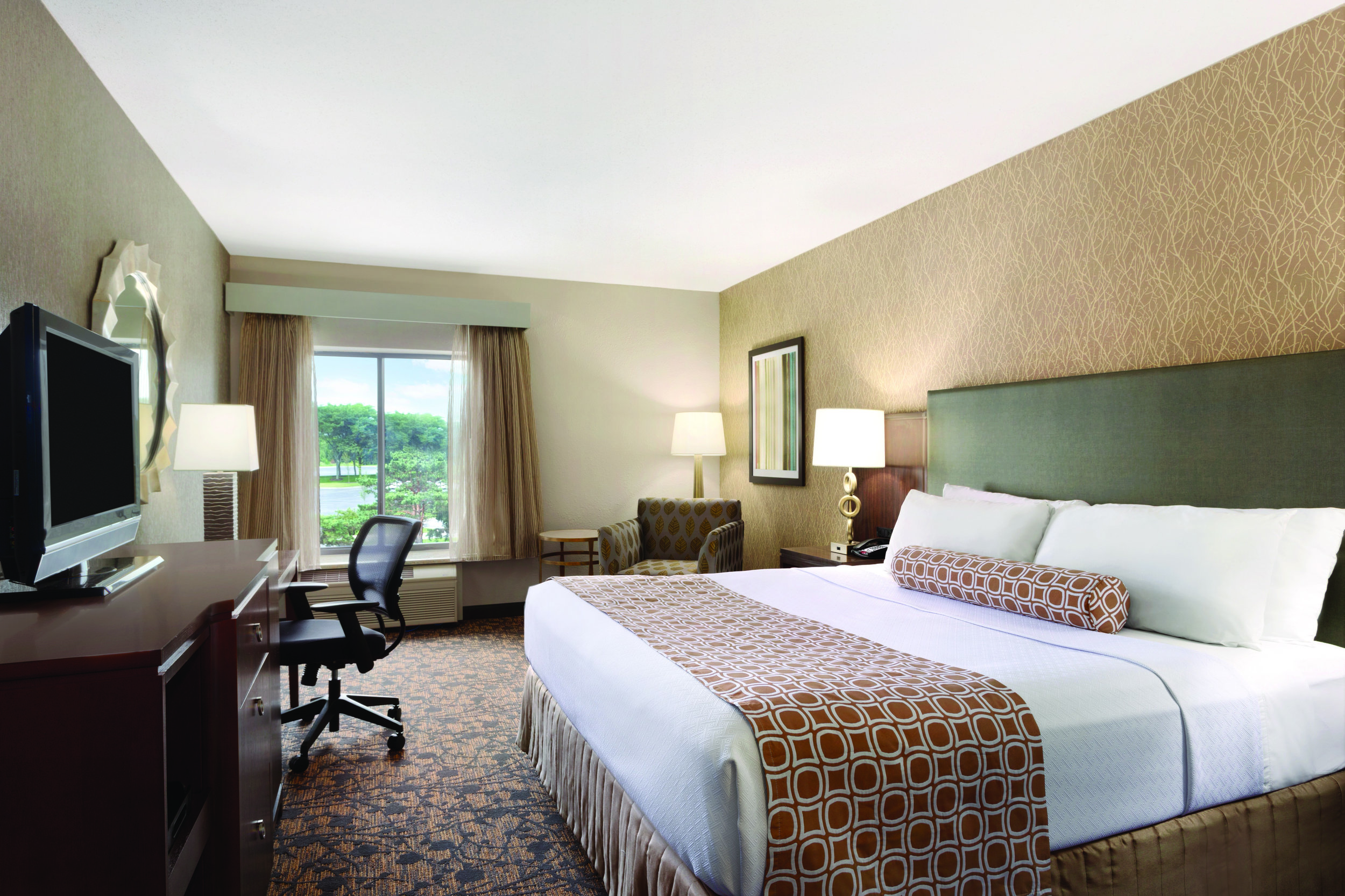 Crowne Plaza Columbus - Dublin Ohio - 1 King Bed Guestroom - 956361.jpg